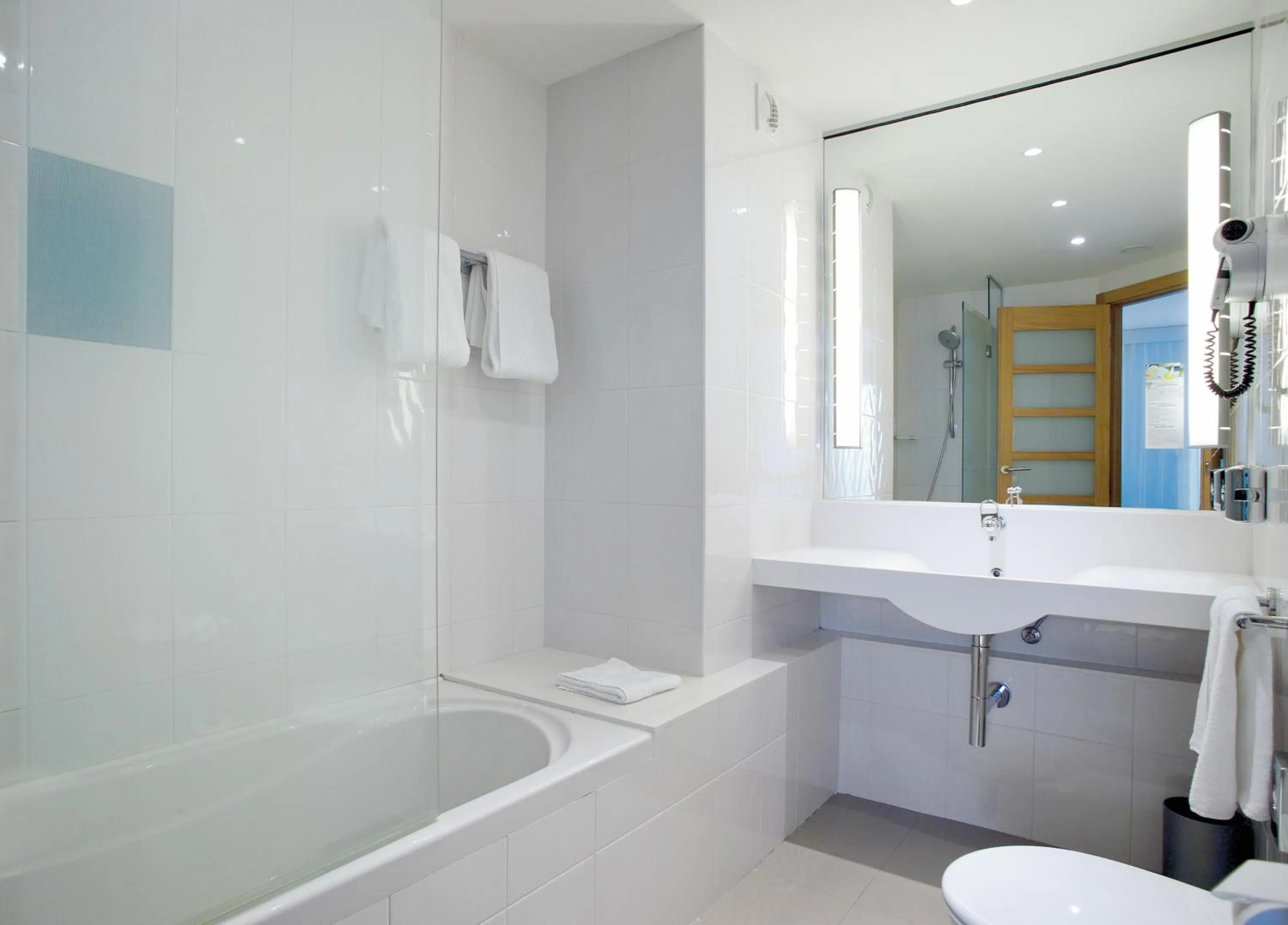 Bathroom in Novotel Macon Nord - Porte de Bourgogne