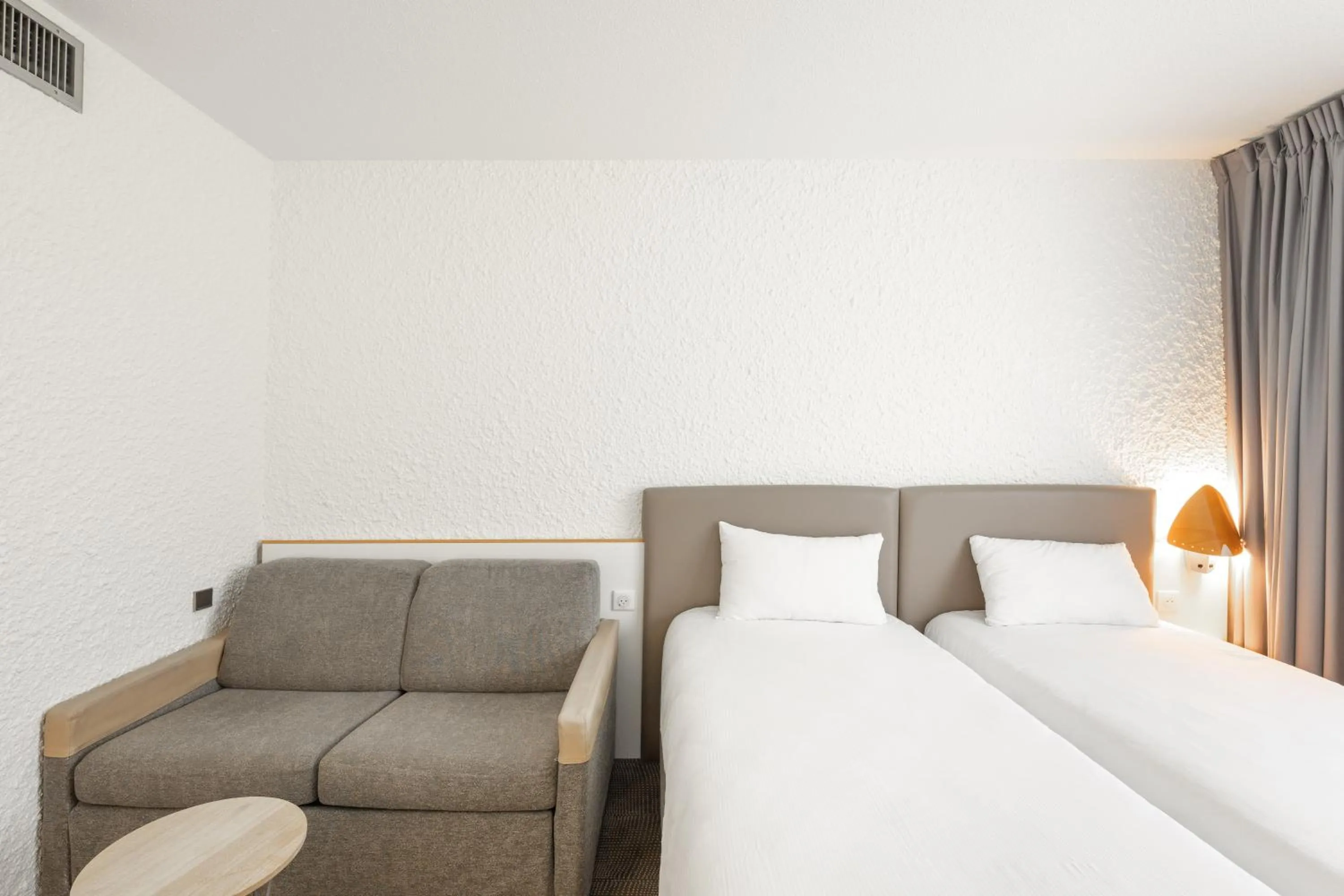 Property building, Bed in Novotel Macon Nord - Porte de Bourgogne