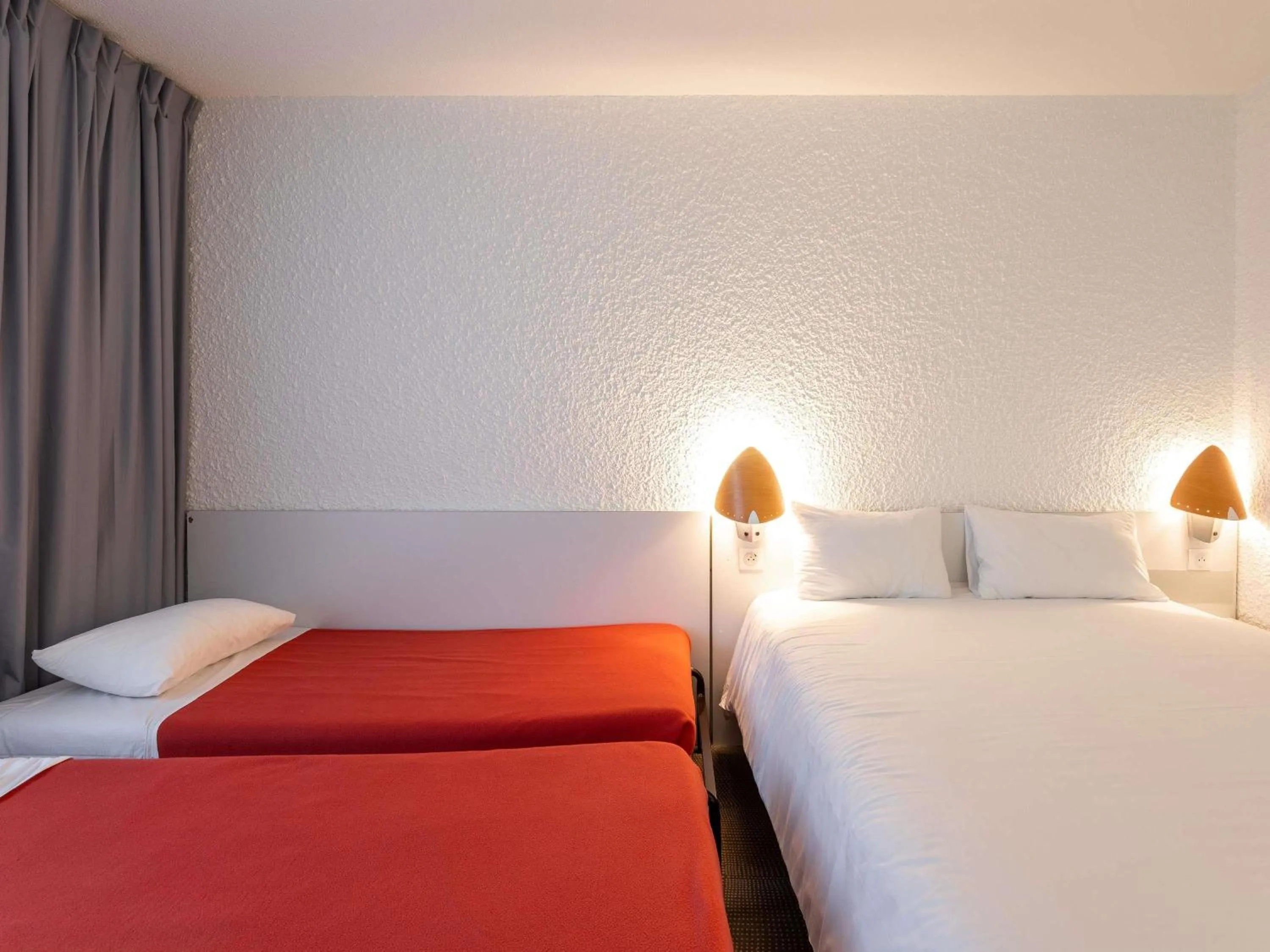 Bedroom, Bed in Novotel Macon Nord - Porte de Bourgogne
