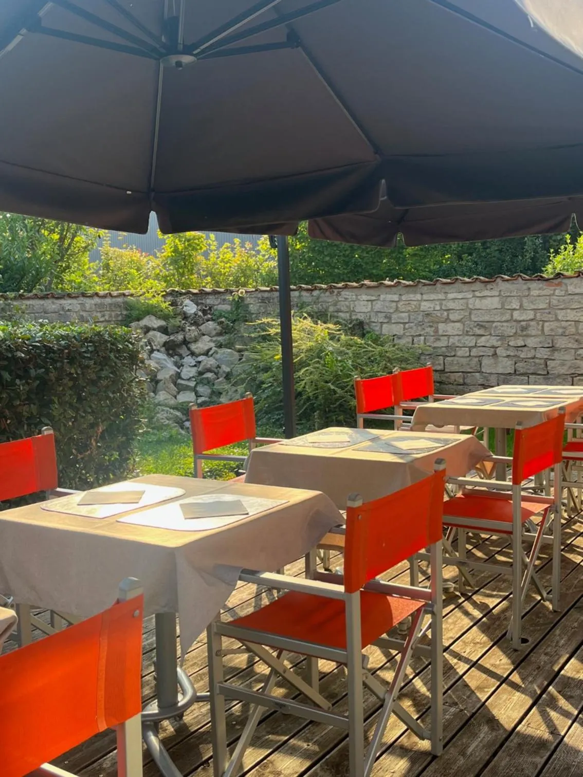 Restaurant/places to eat in Hôtel La Vinaigrerie LOGIS