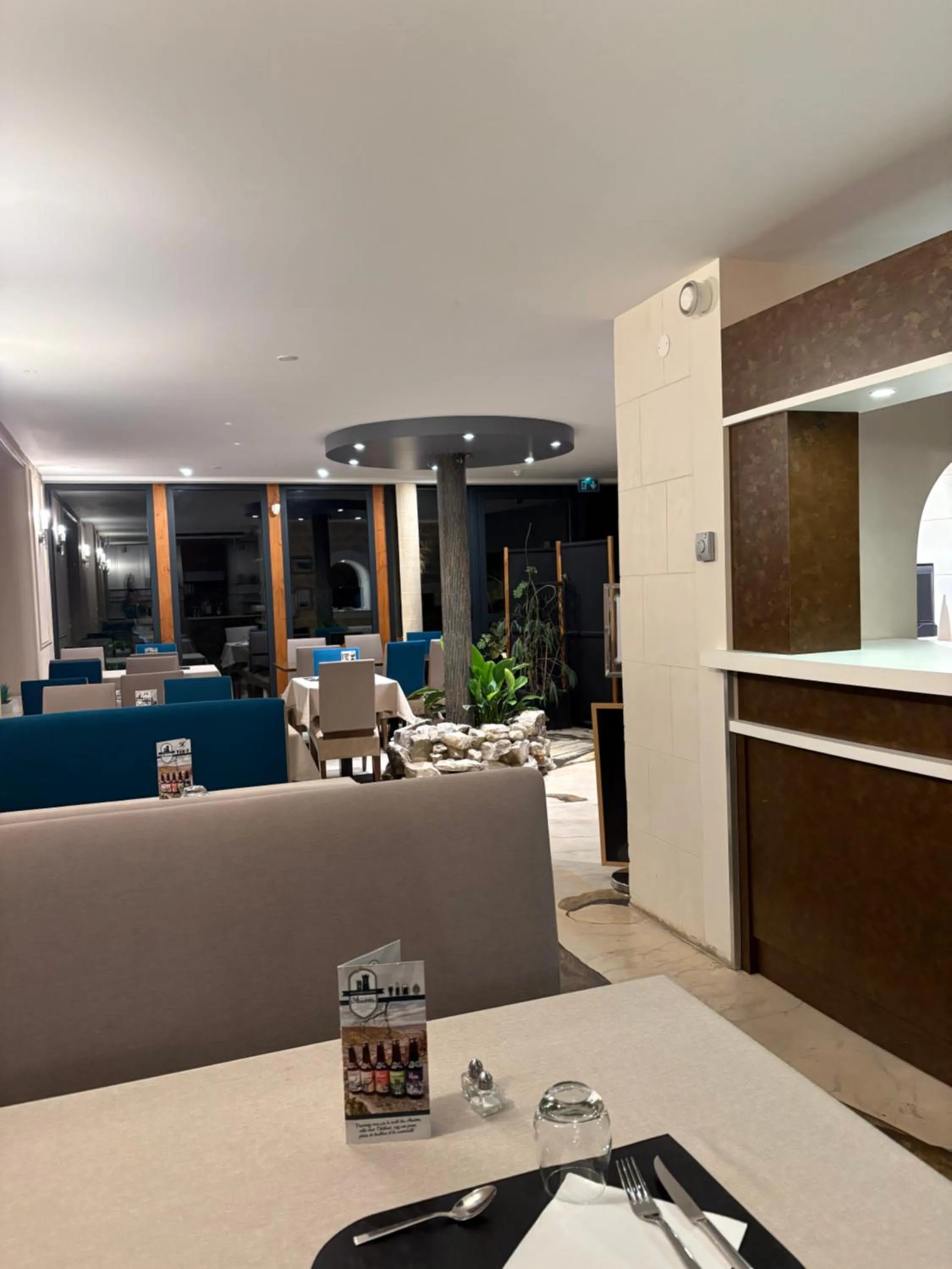 Restaurant/places to eat in Hôtel La Vinaigrerie LOGIS