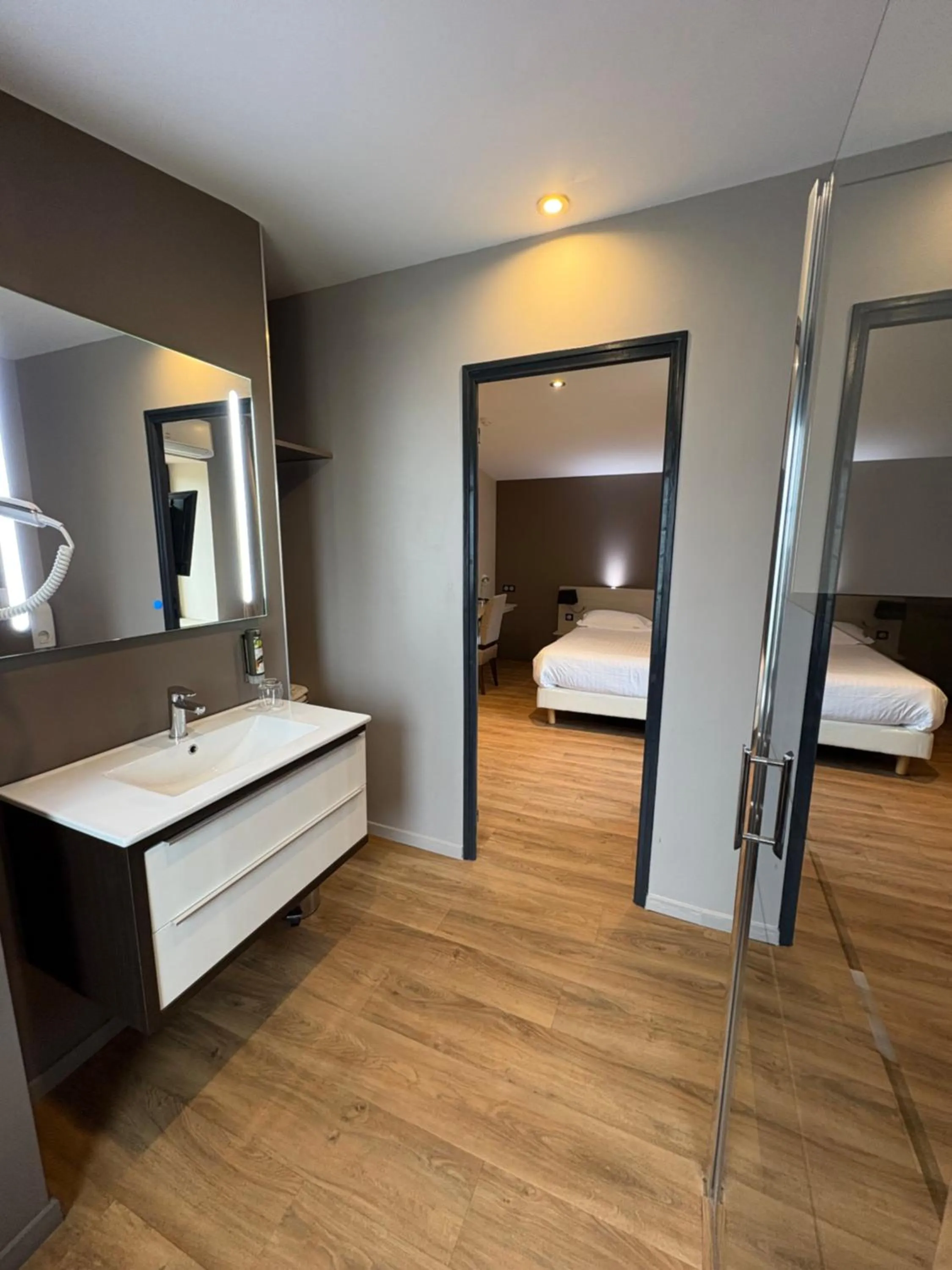 Bed in Hôtel La Vinaigrerie LOGIS