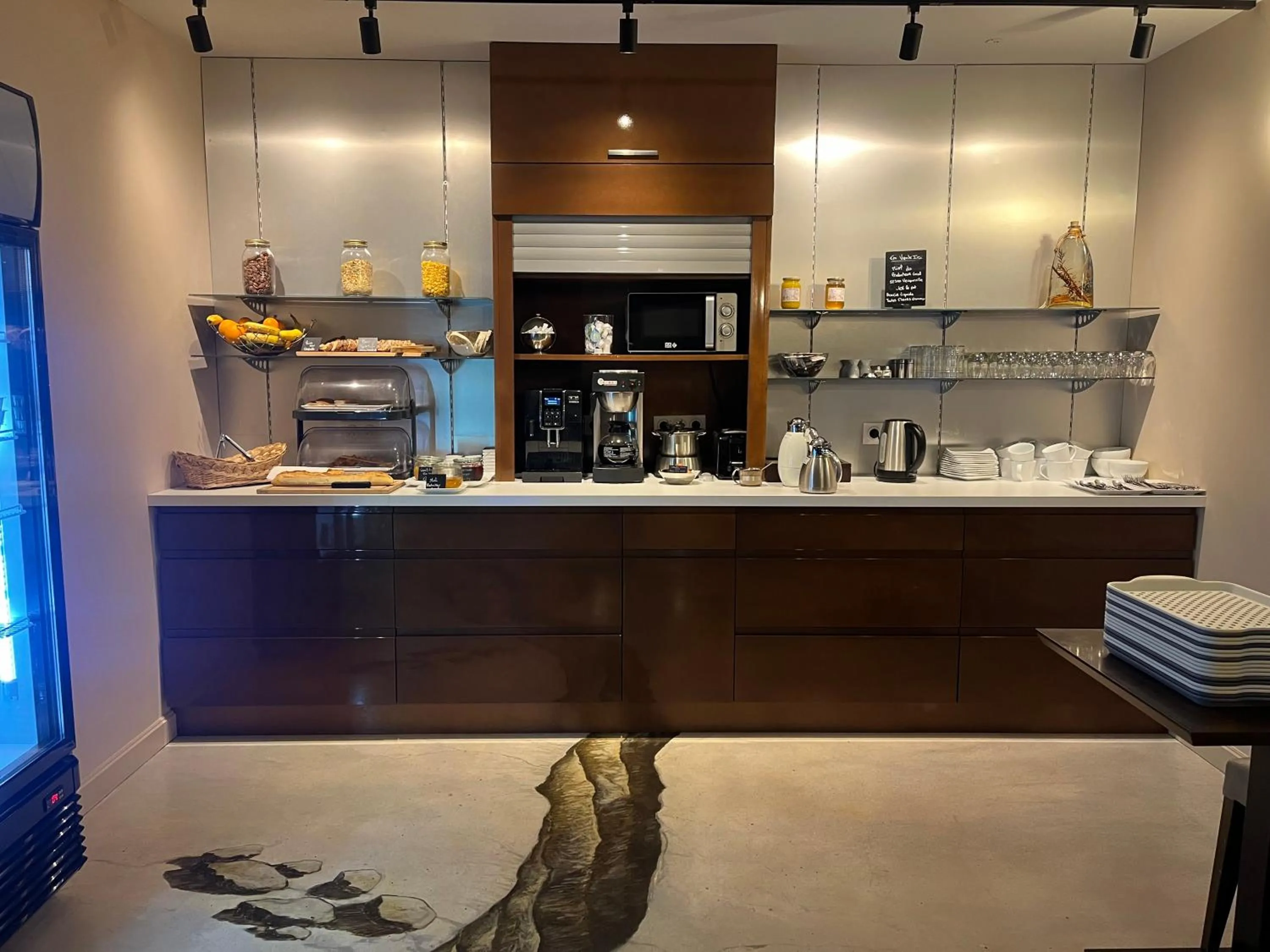 Breakfast in Hôtel La Vinaigrerie LOGIS