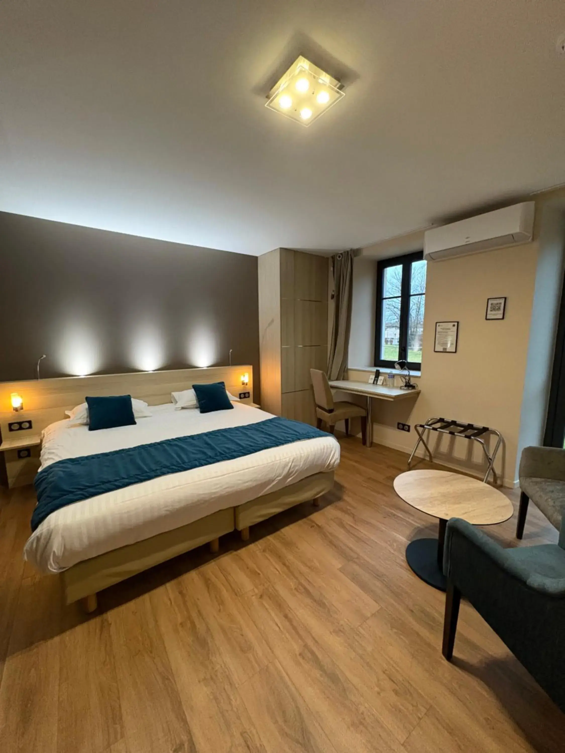 Deluxe Double or Twin Room with Garden View in Hôtel La Vinaigrerie LOGIS Deluxe Double or Twin Room with Garden View in Hôtel La Vinaigrerie LOGIS