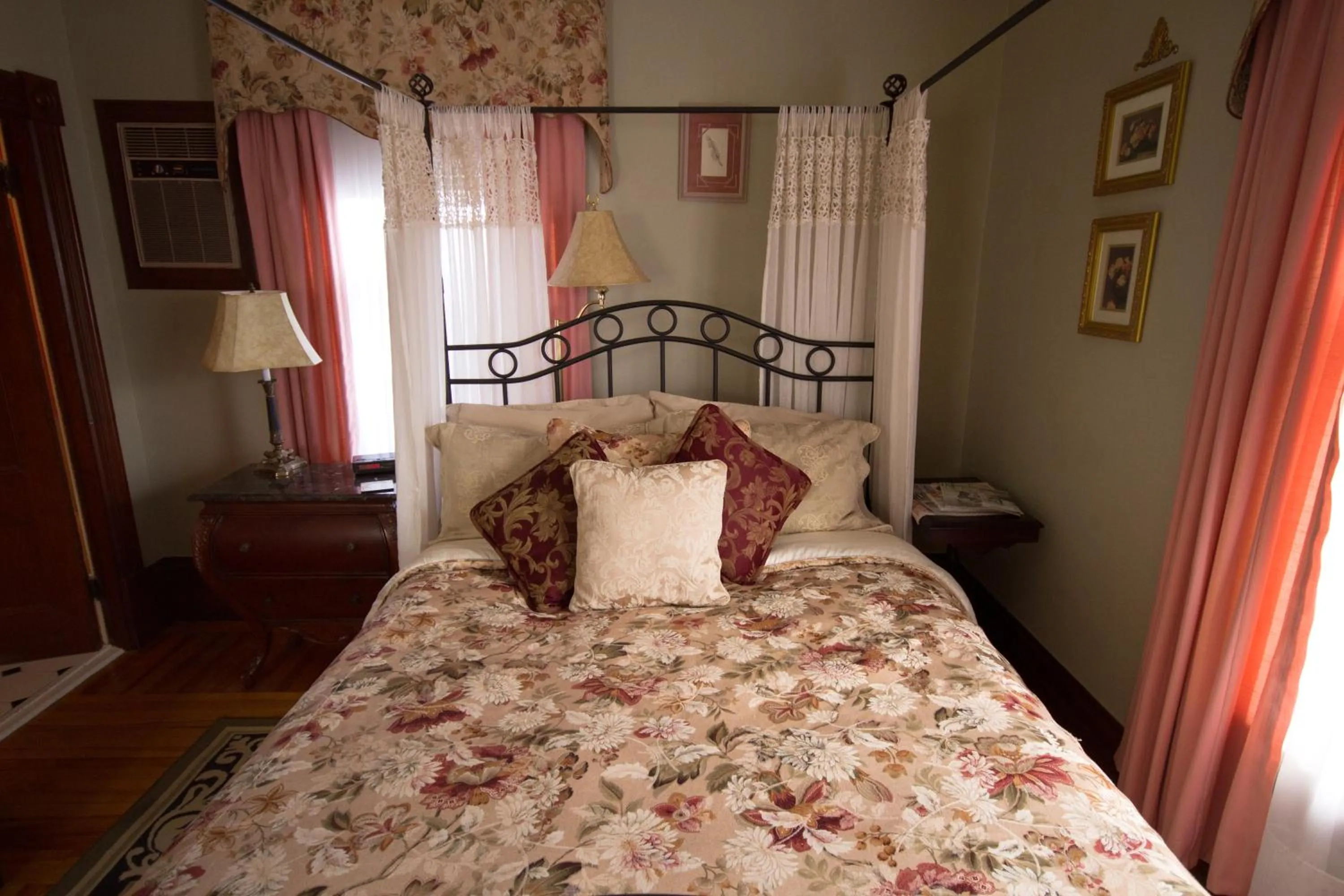 Bedroom in Victoria's Historic Inn
