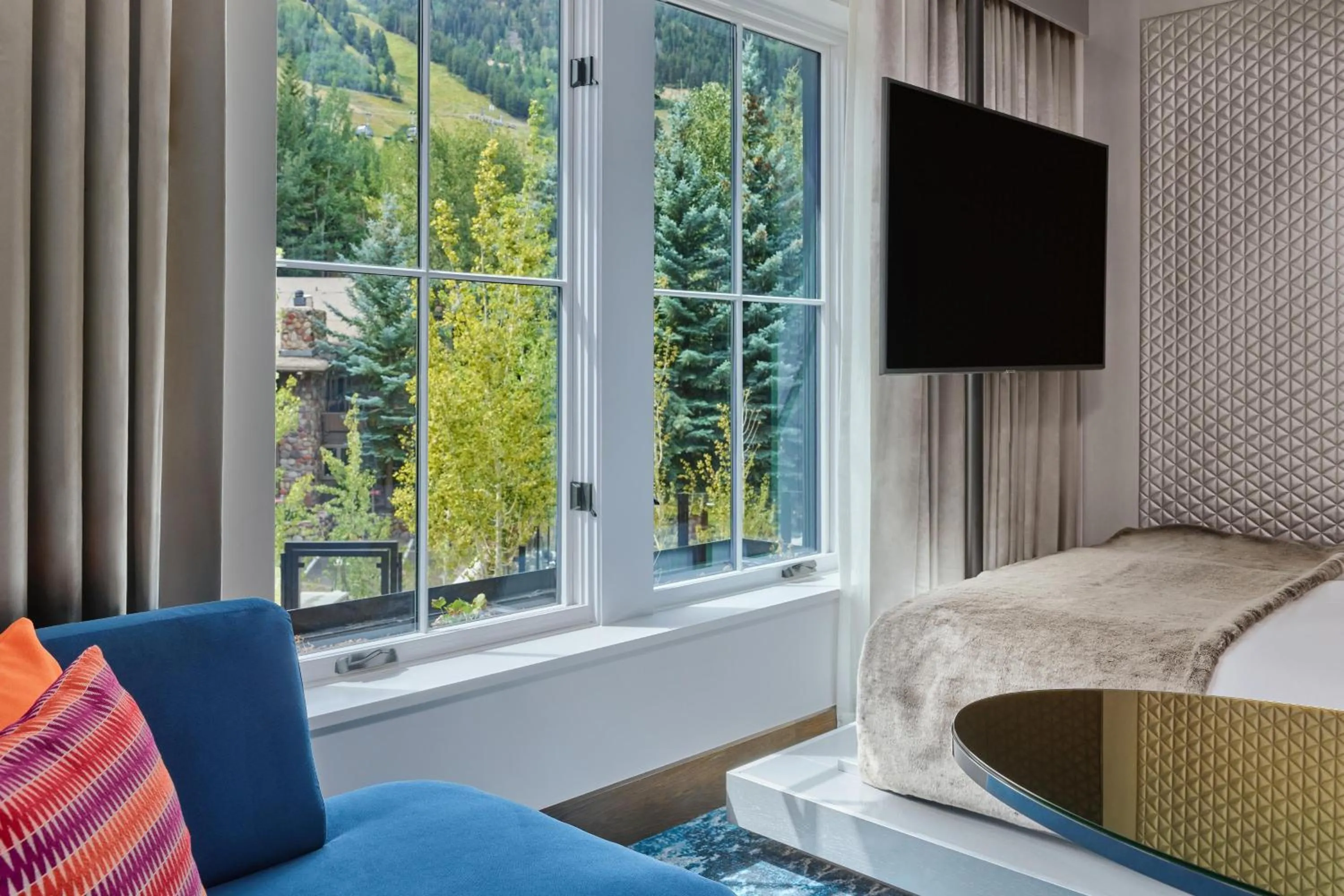 Photo of the whole room in W Aspen