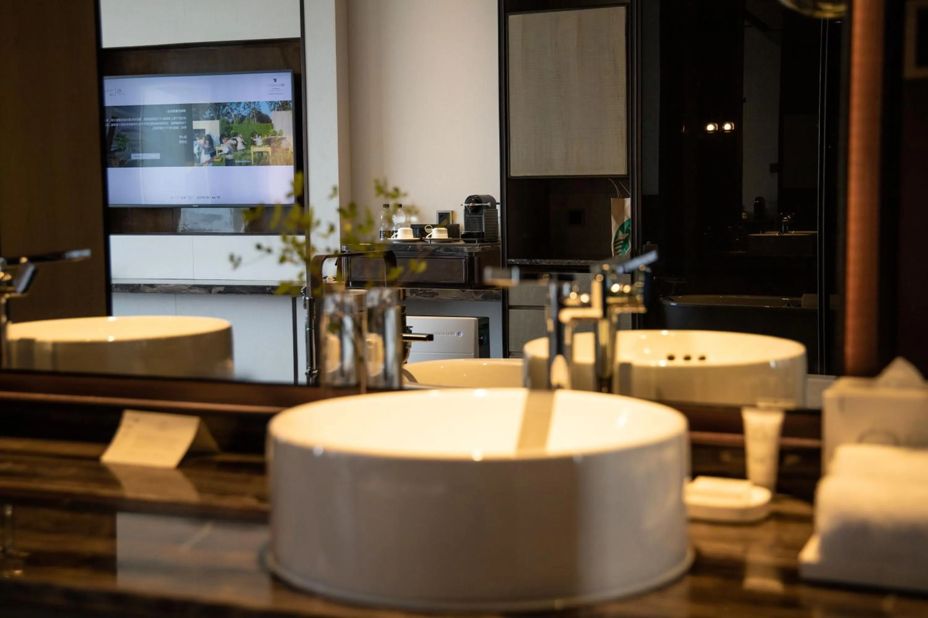 Photo of the whole room in JW Marriott Marquis Hotel Shanghai Pudong