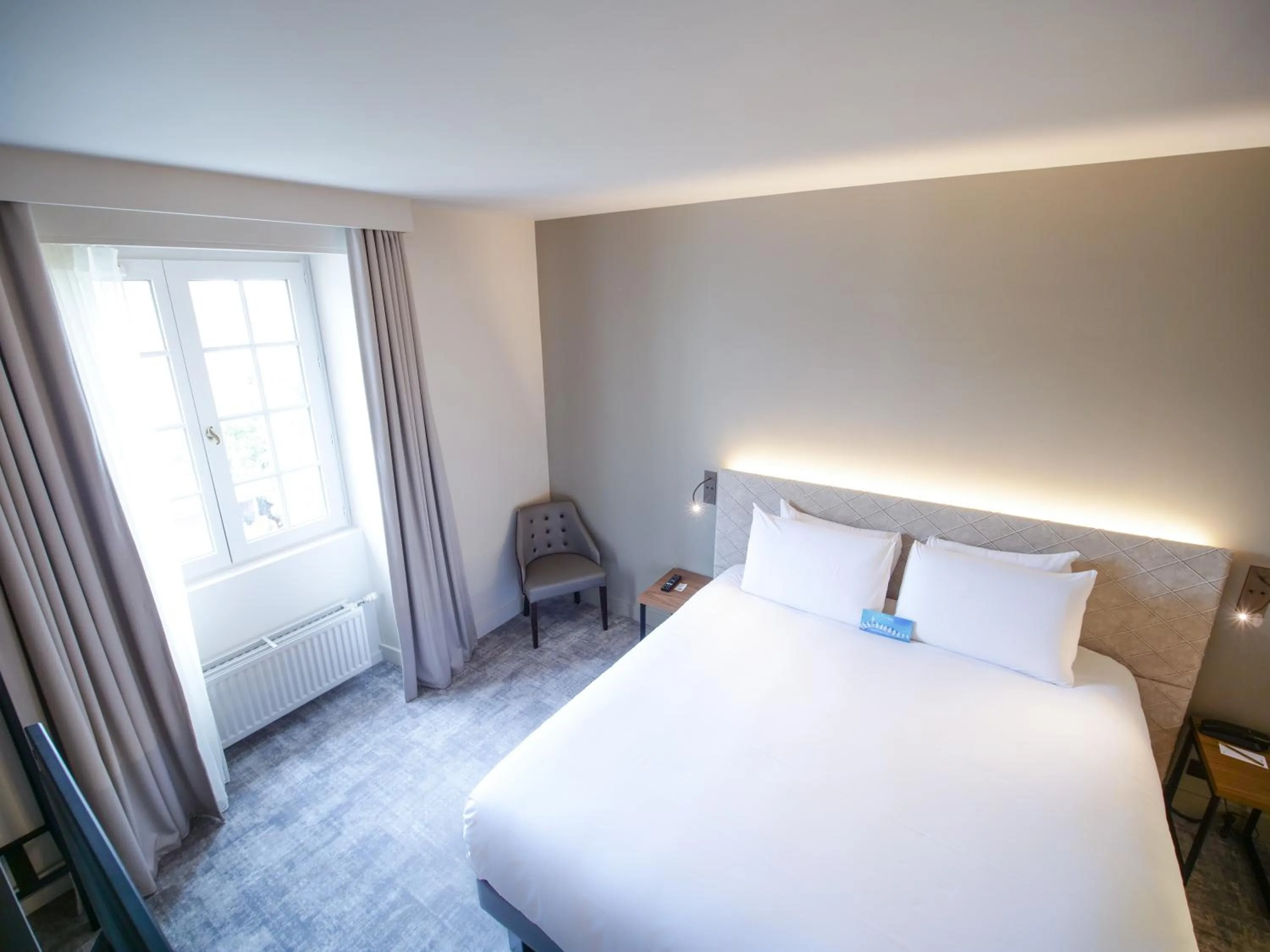Bed in Mercure Rennes Centre Place Bretagne
