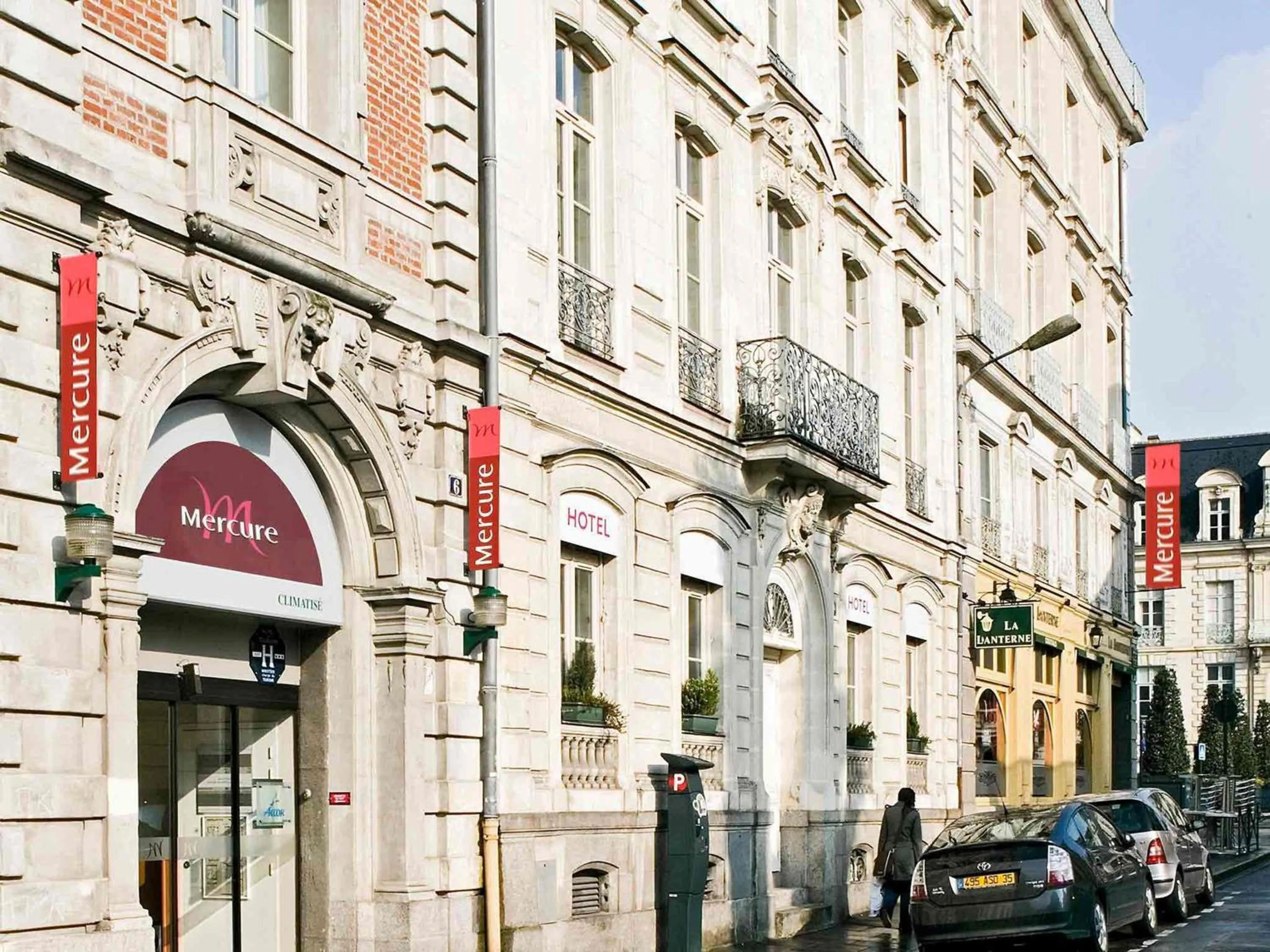 Property building in Mercure Rennes Centre Place Bretagne
