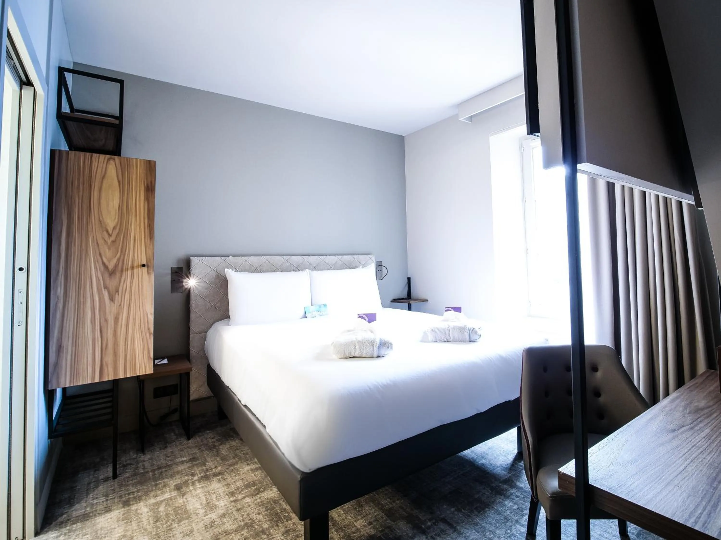 Bed in Mercure Rennes Centre Place Bretagne