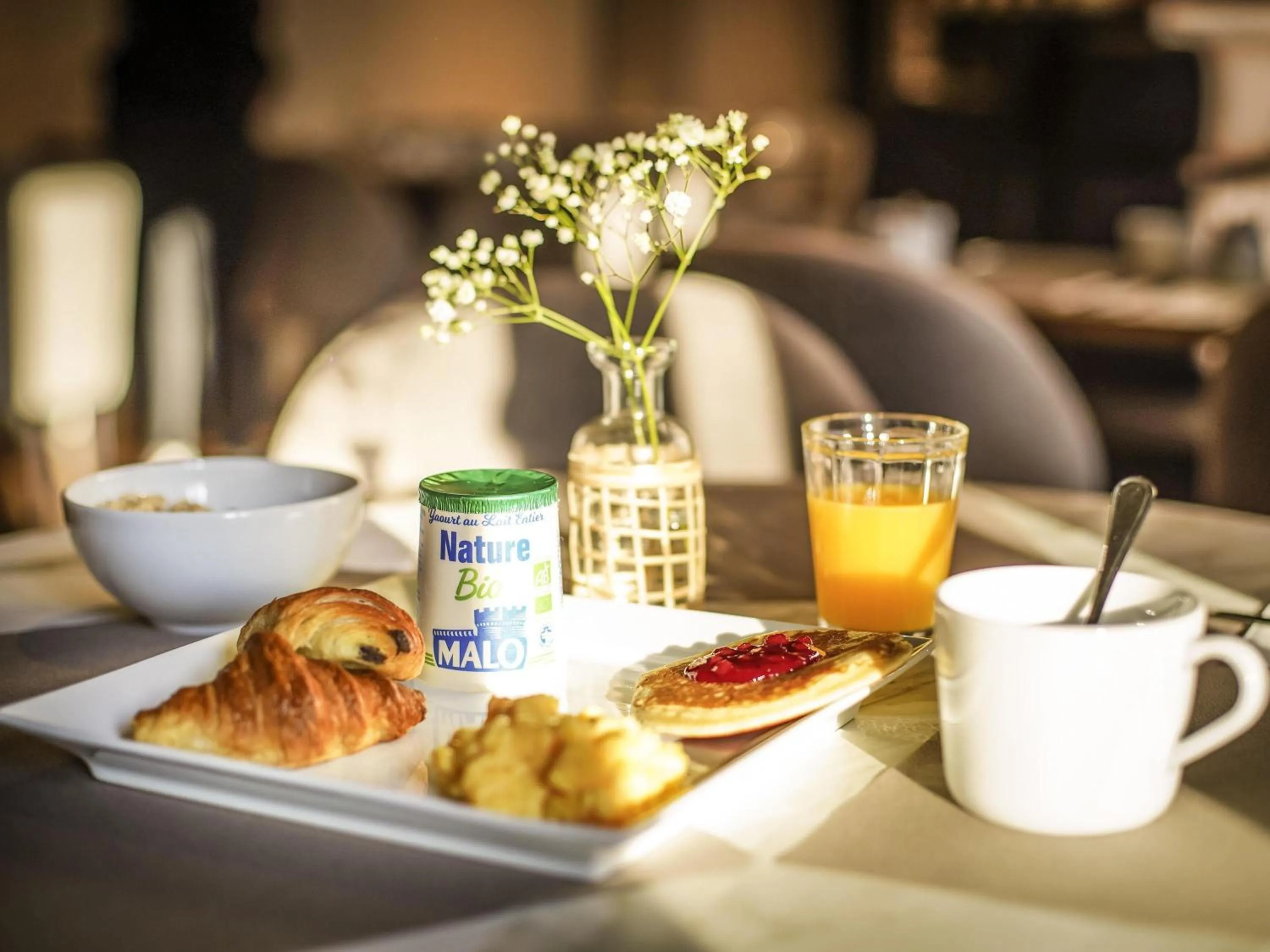 Breakfast in Mercure Rennes Centre Place Bretagne