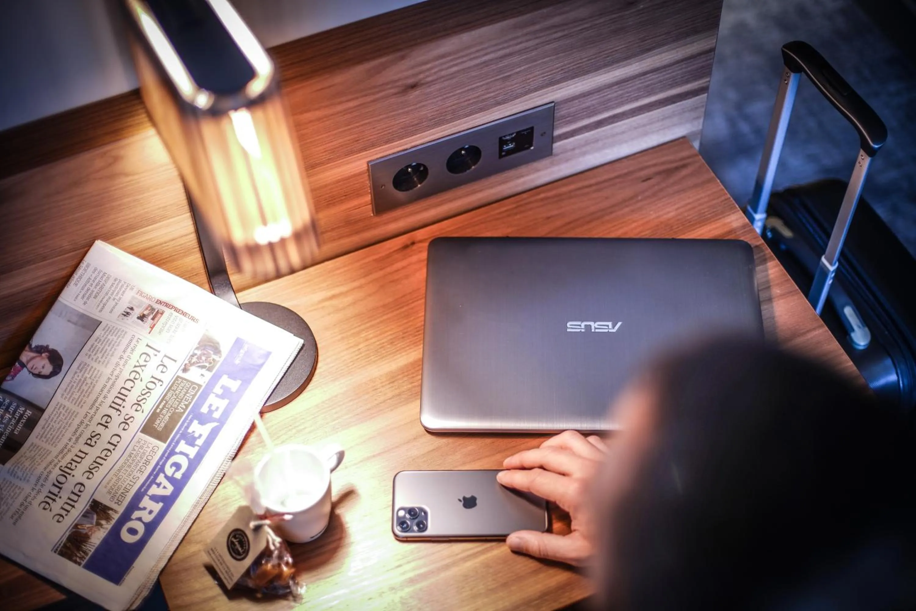 TV and multimedia in Mercure Rennes Centre Place Bretagne