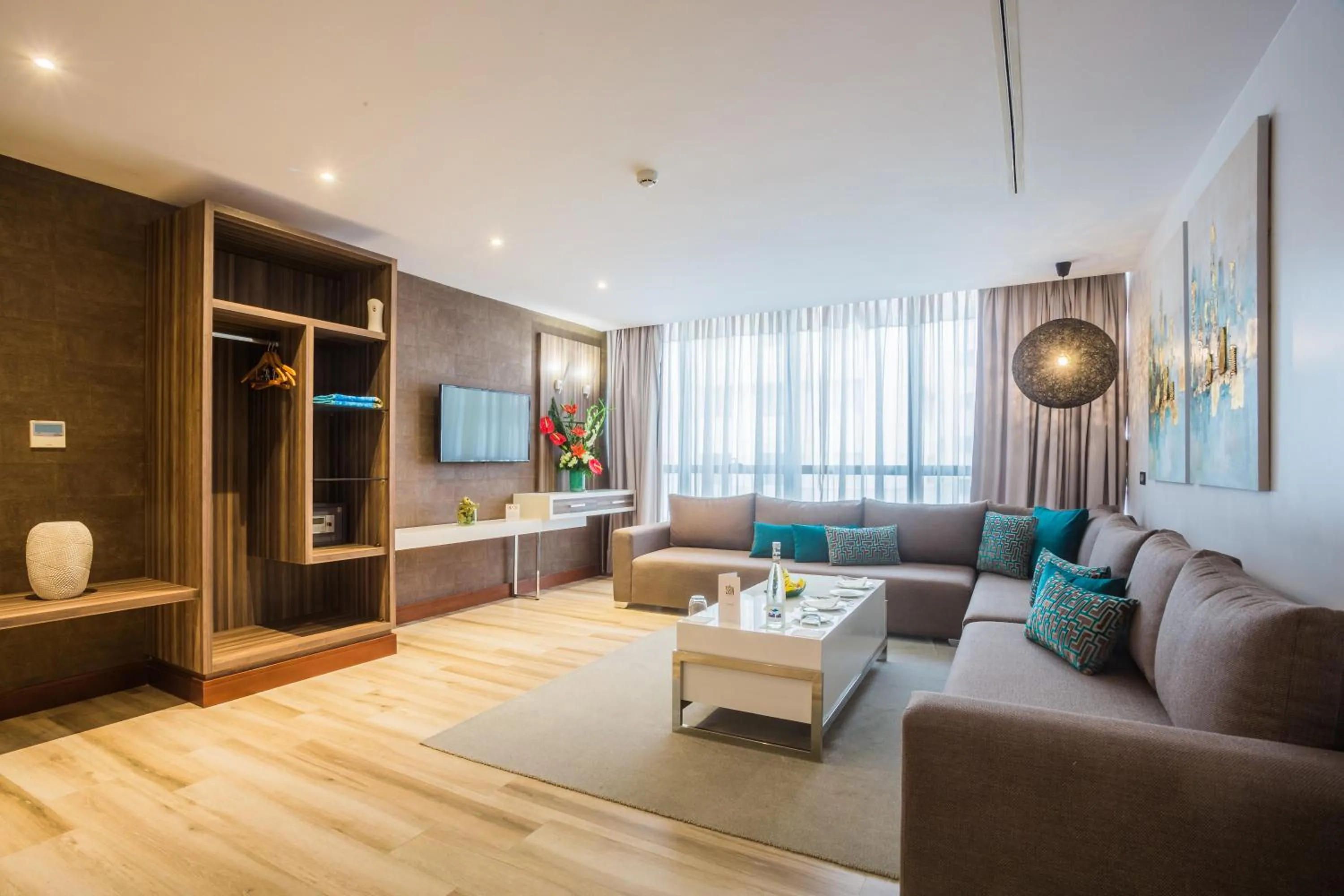 TV and multimedia in SBN Suite Hôtel