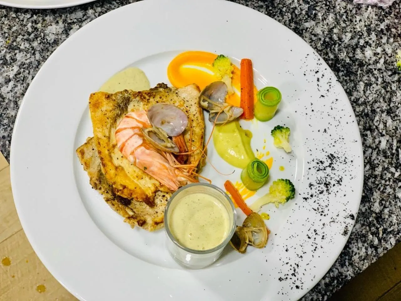 Food and drinks in SBN Suite Hôtel