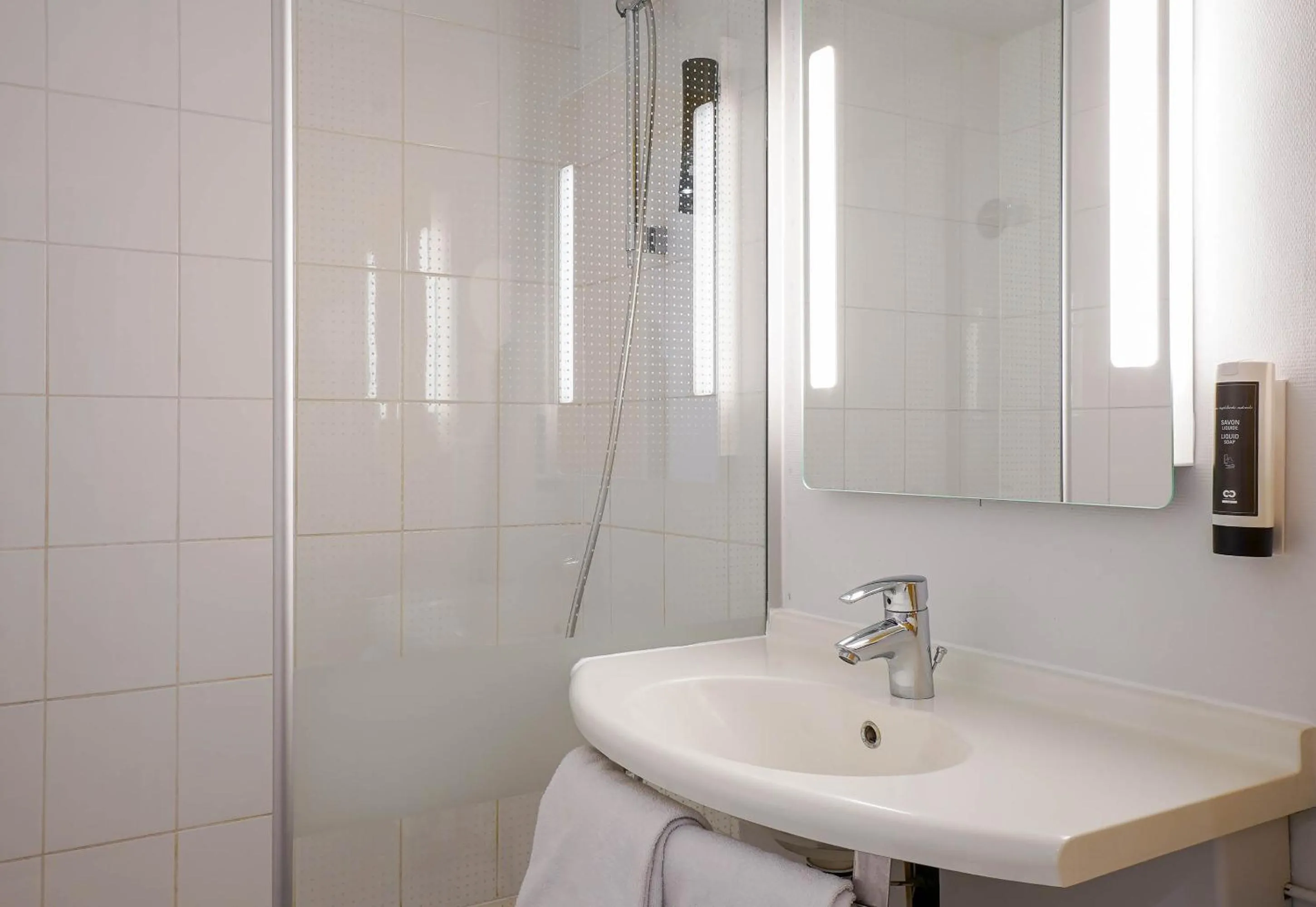 Bathroom in B&B HOTEL Marseille Centre Vieux Port