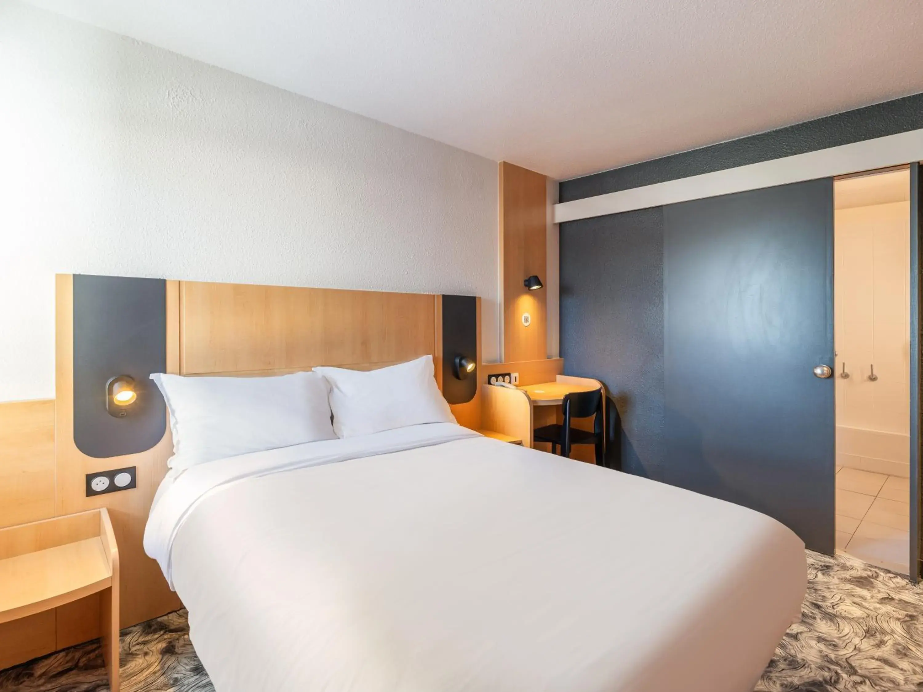 Double Room - Disability Access in B&B HOTEL Lyon Eurexpo Bron Double Room - Disability Access in B&B HOTEL Lyon Eurexpo Bron