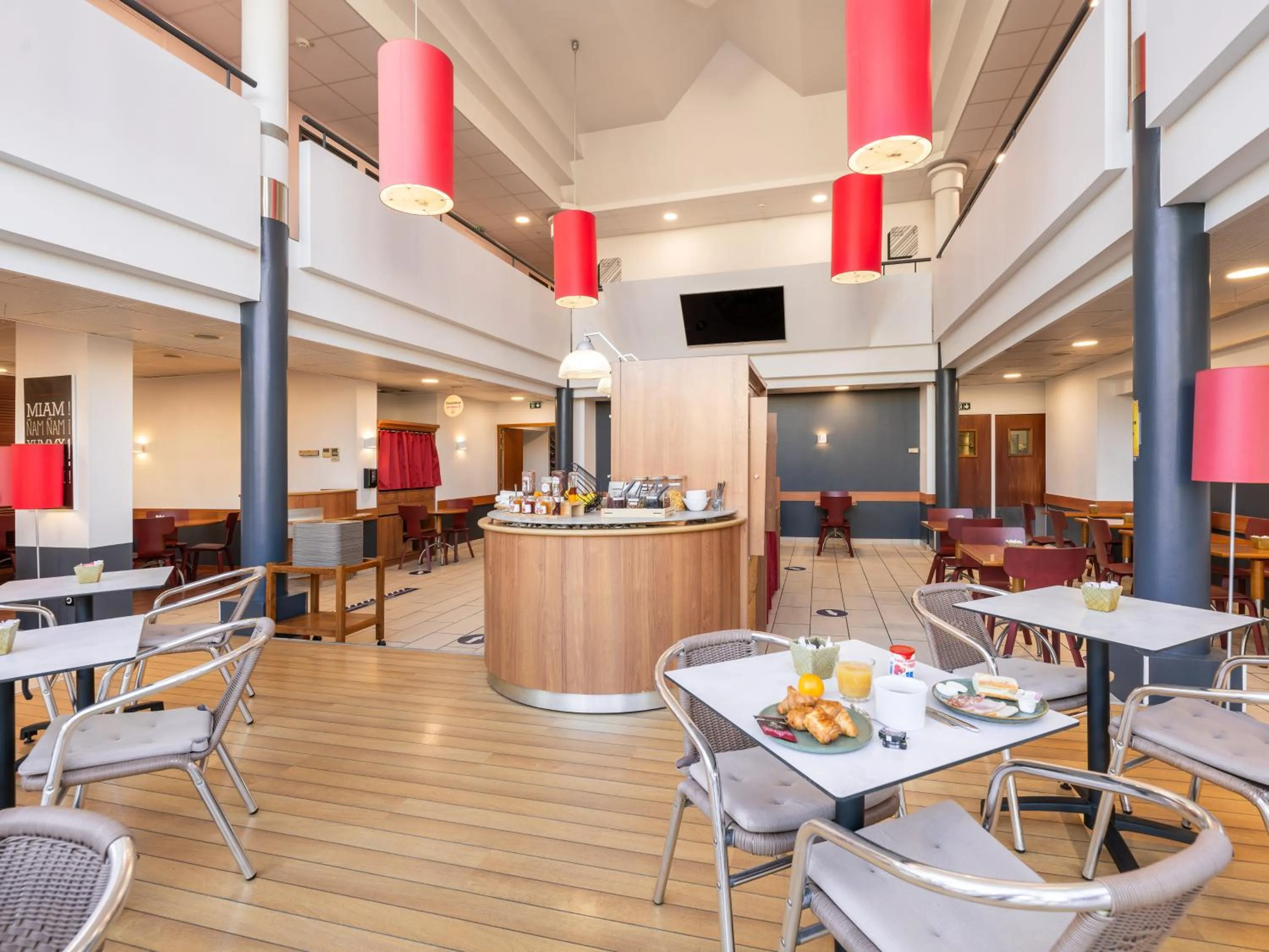 Breakfast in B&B HOTEL Lyon Eurexpo Bron