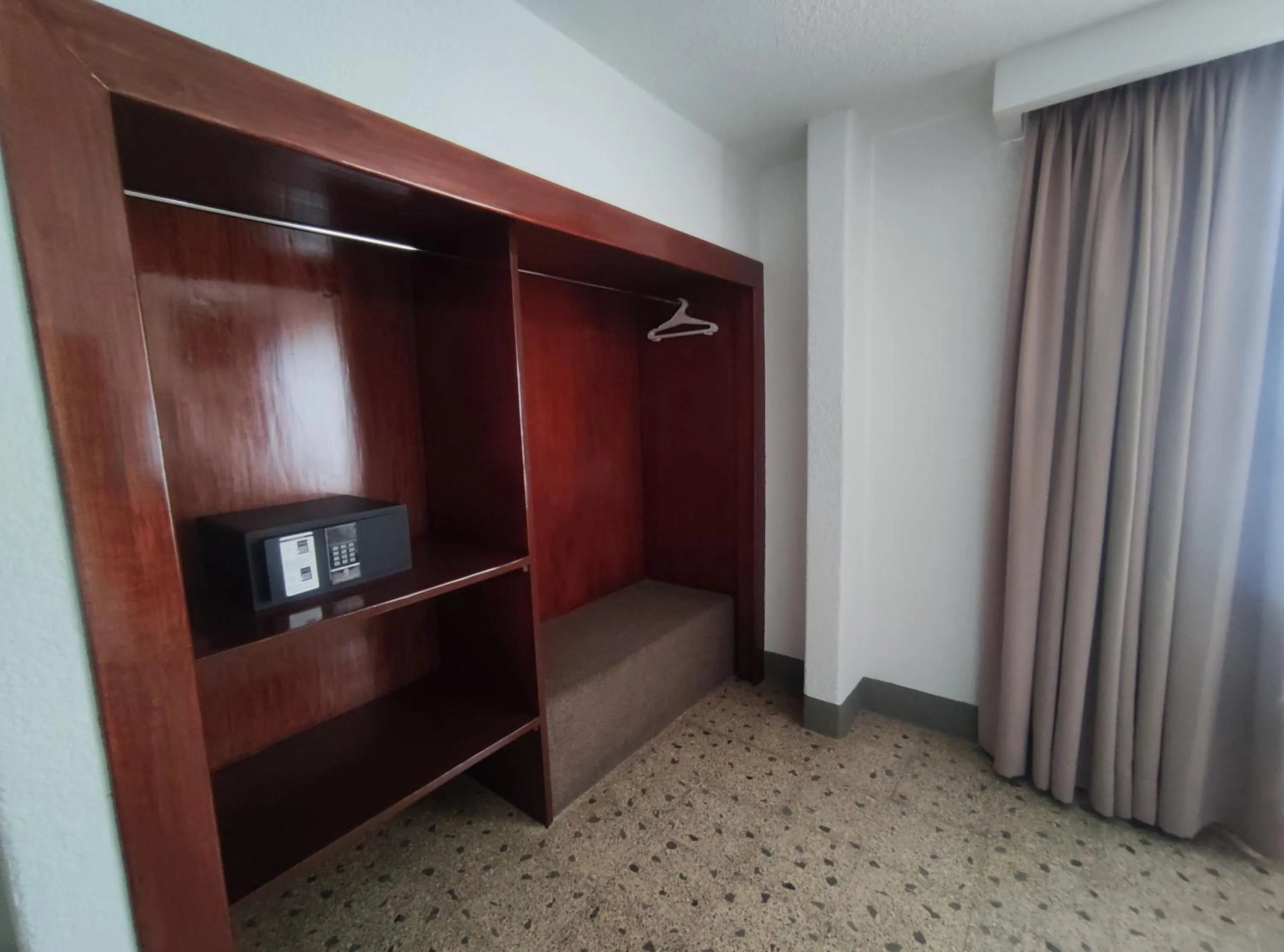 wardrobe in Hotel Habana