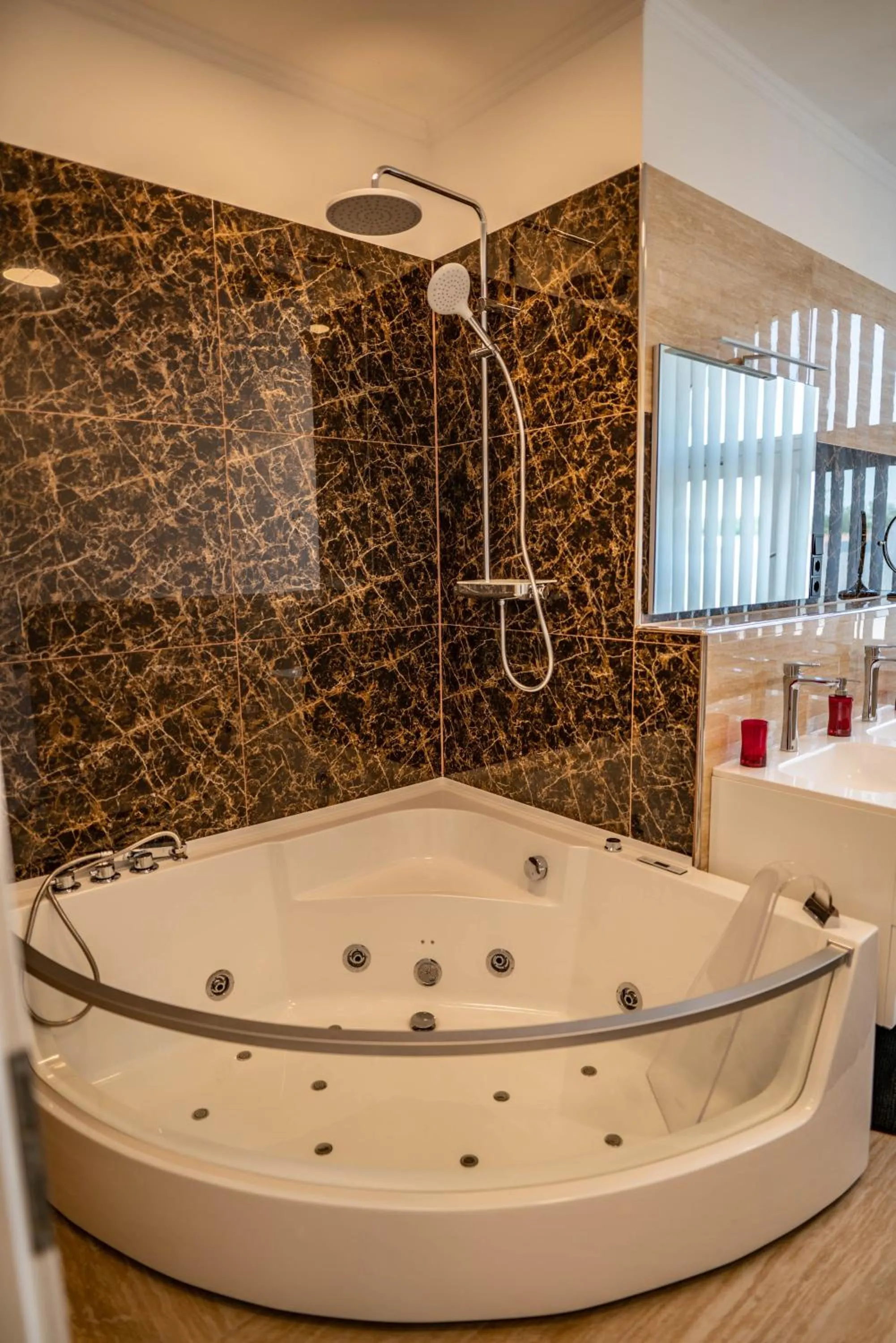 Hot Tub in VILLA BOWDY