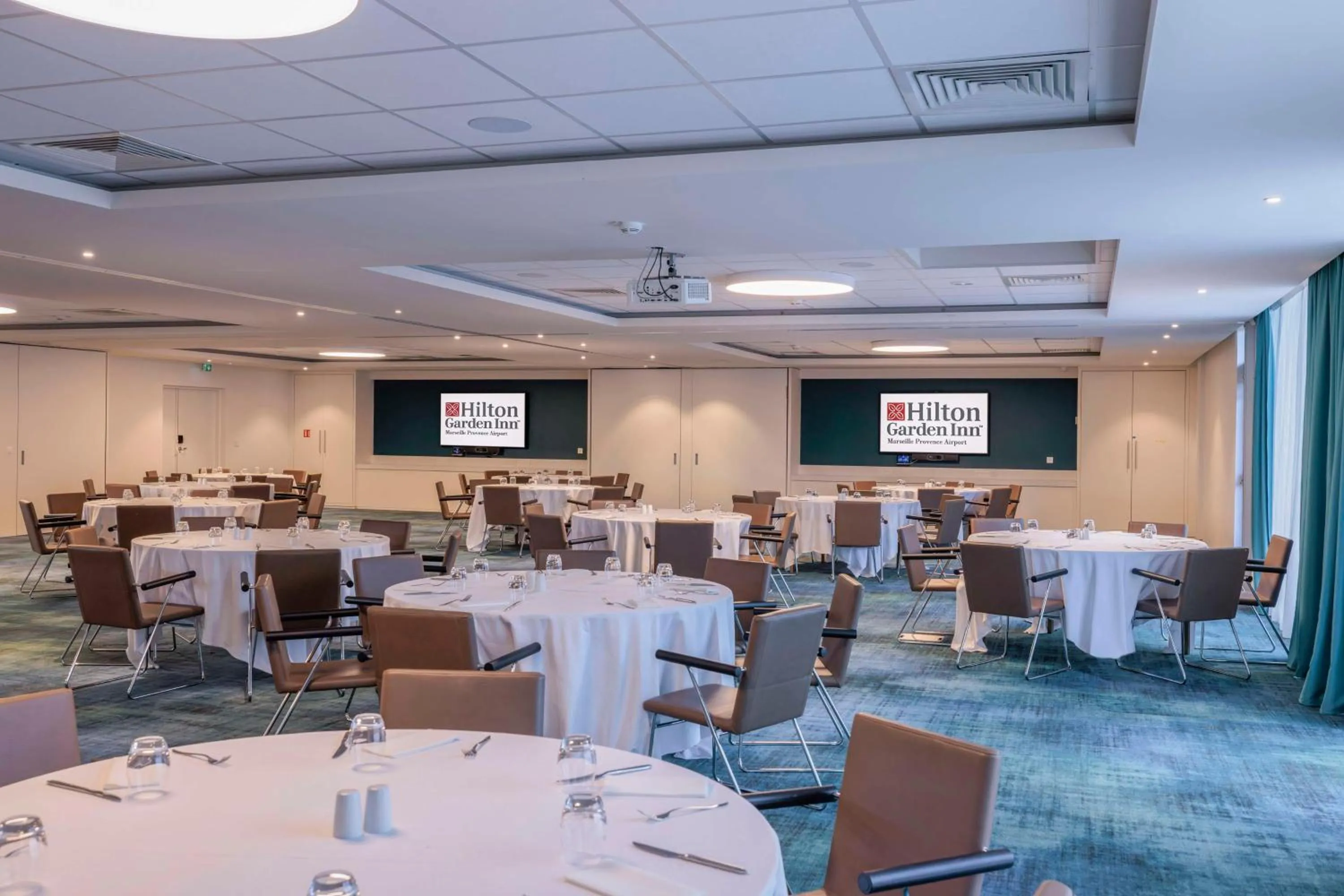 Meeting/conference room in Hilton Garden Inn Marseille Provence Airport
