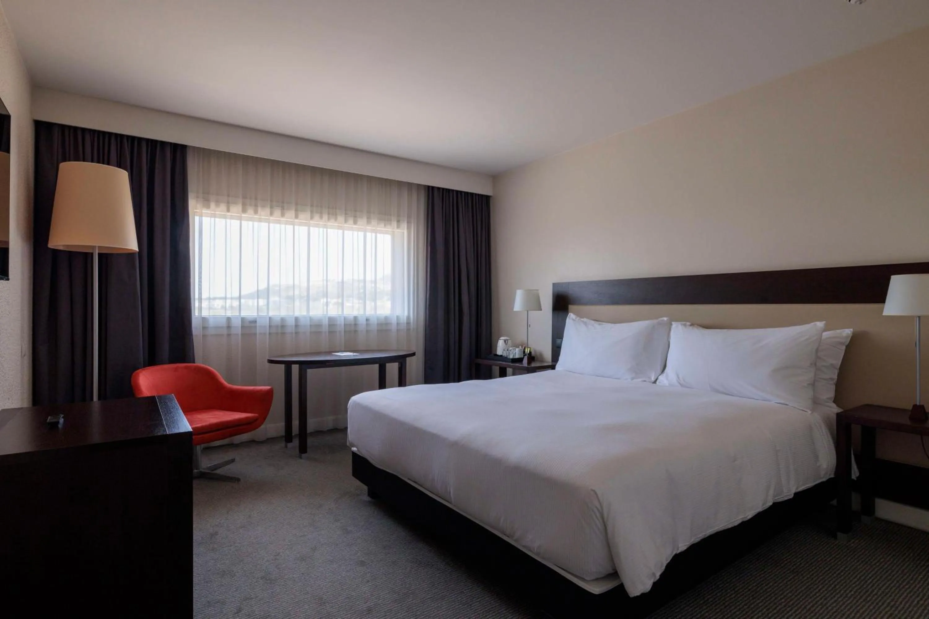 Photo of the whole room, Bed in Hilton Garden Inn Marseille Provence Airport