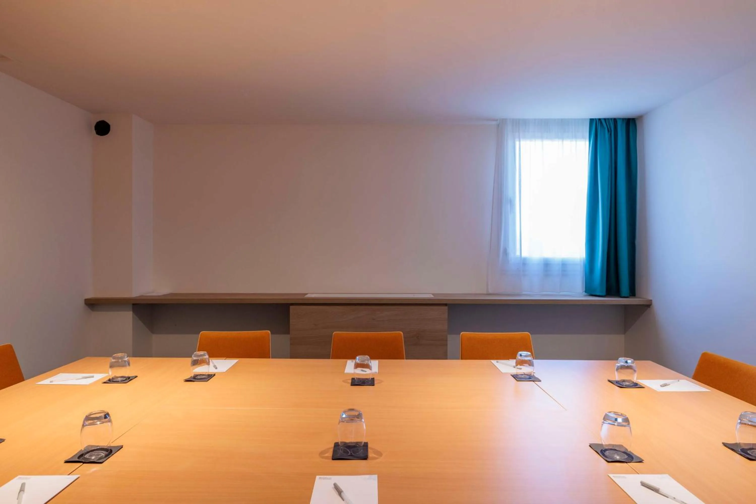 Meeting/conference room in Hilton Garden Inn Marseille Provence Airport