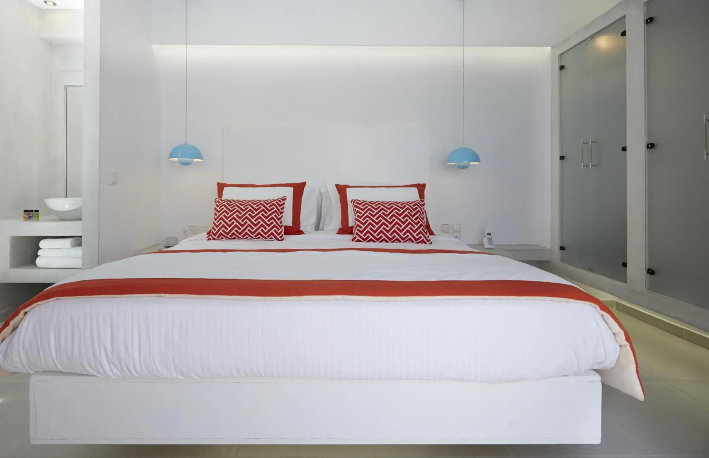 Photo of the whole room, Bed in Alta Vista Suites Photo of the whole room, Bed in Alta Vista Suites