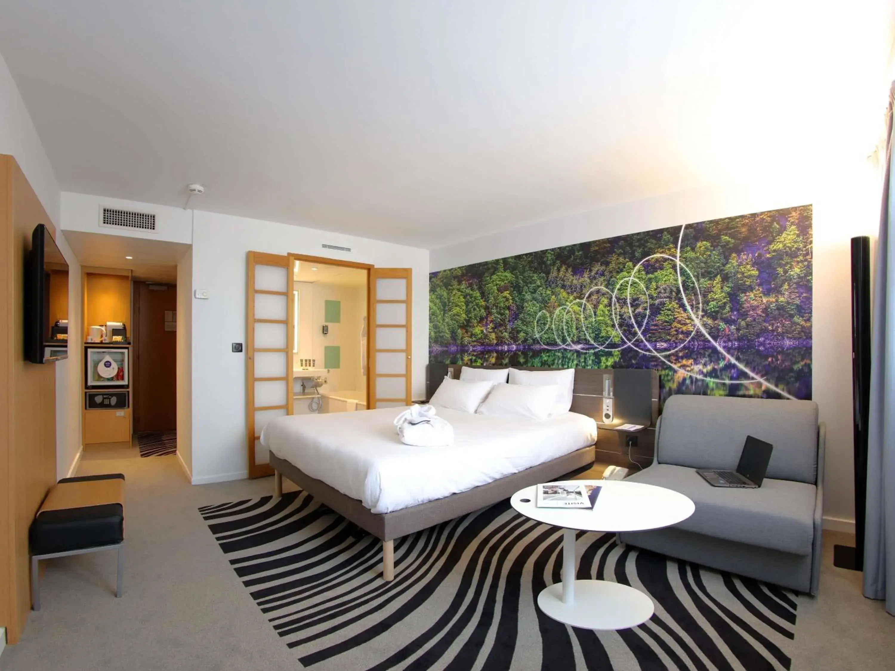 Executive Double Room with Sofa Bed in Novotel Lille Centre Grand Place Executive Double Room with Sofa Bed in Novotel Lille Centre Grand Place