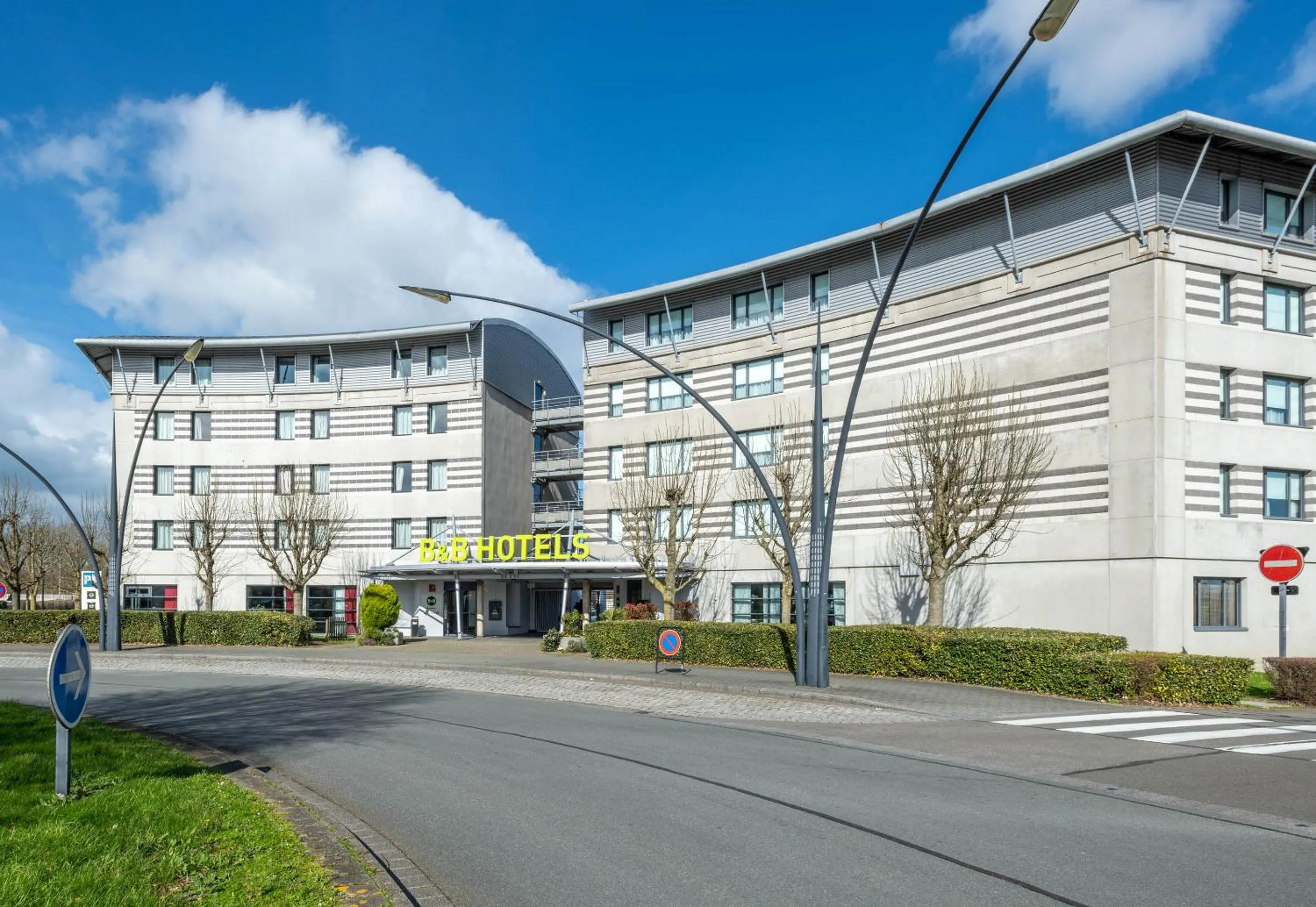 Property building in B&B HOTEL Calais Terminal Cité Europe 3 étoiles