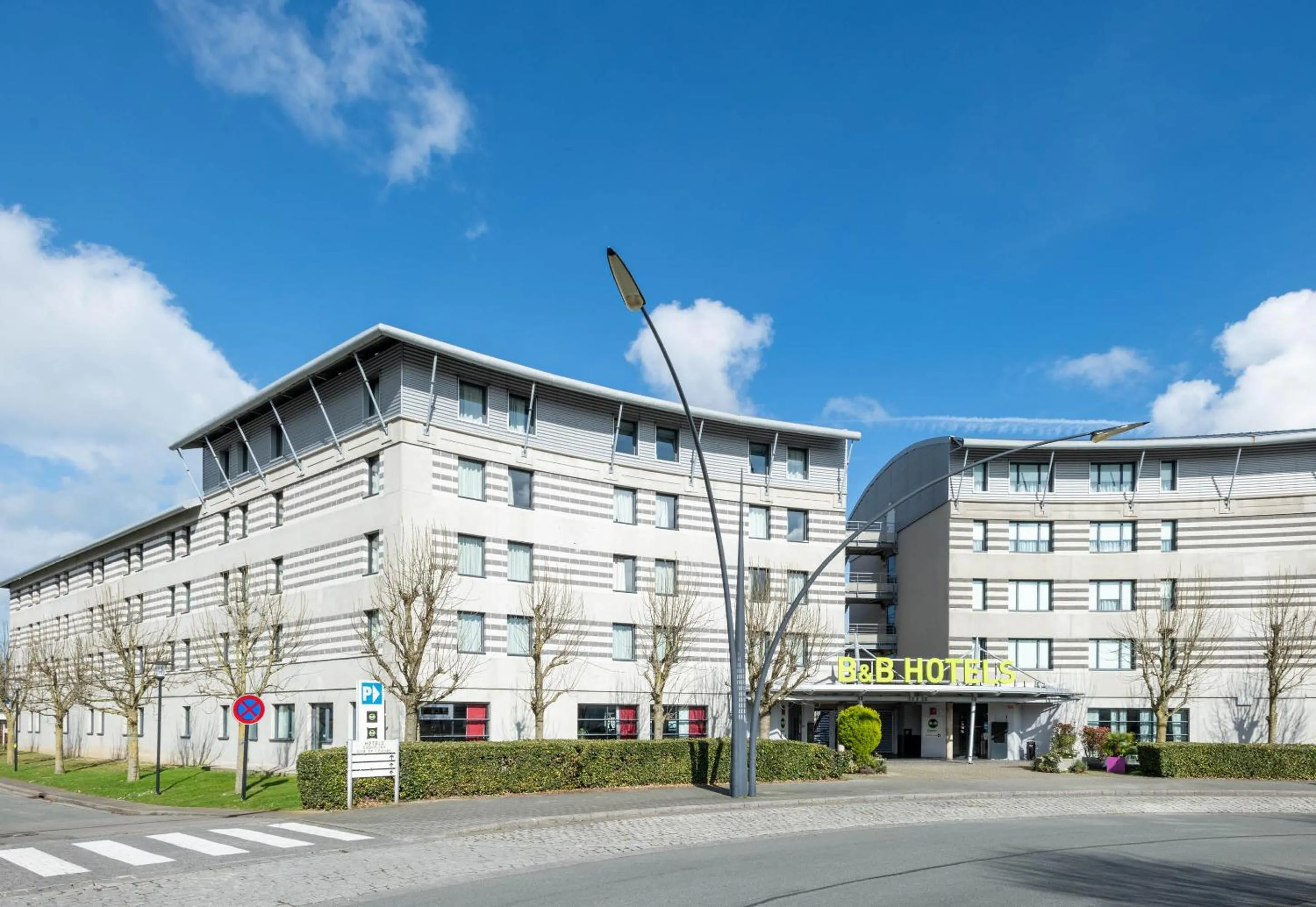 Property building in B&B HOTEL Calais Terminal Cité Europe 3 étoiles