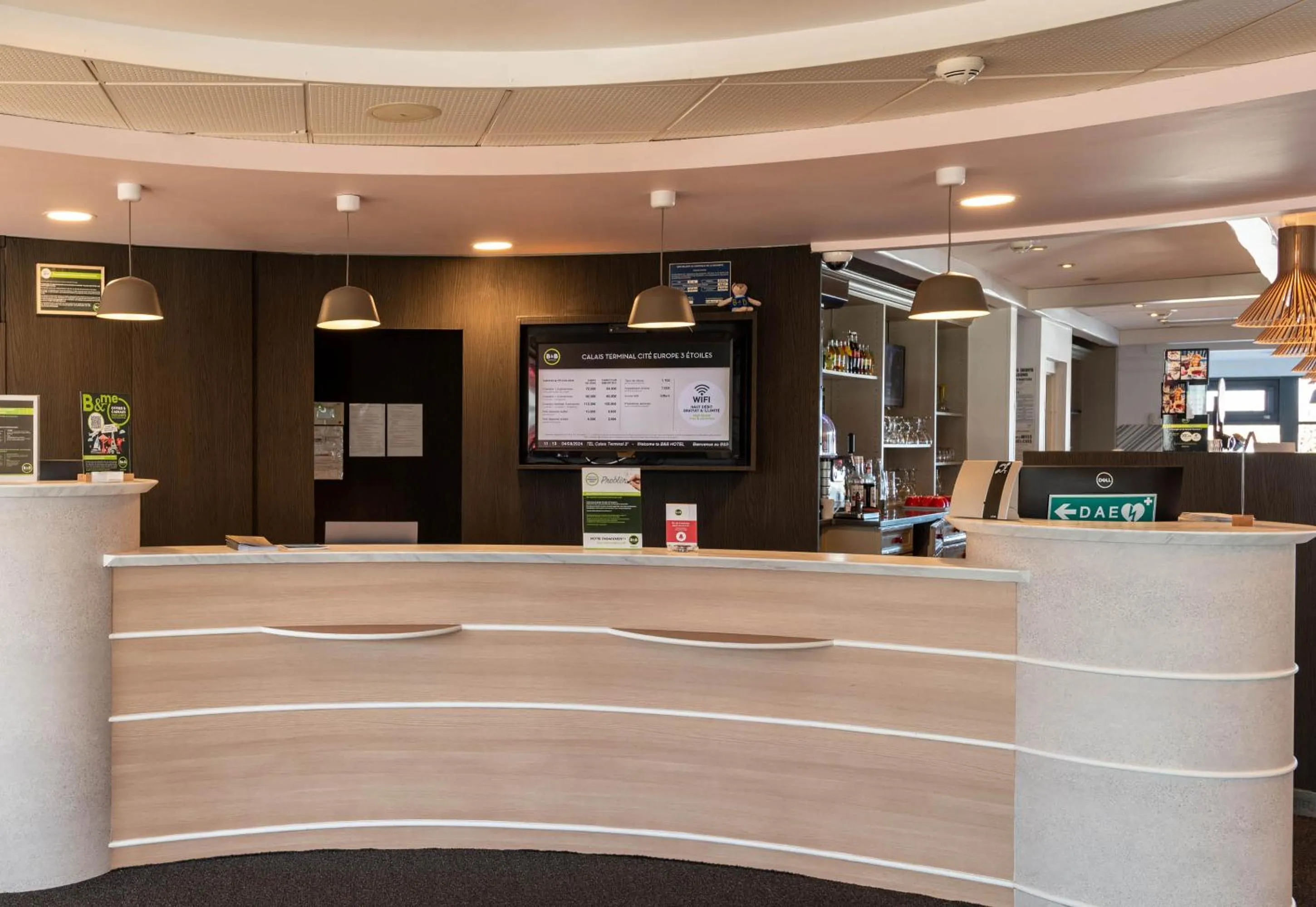 Lobby or reception in B&B HOTEL Calais Terminal Cité Europe 3 étoiles