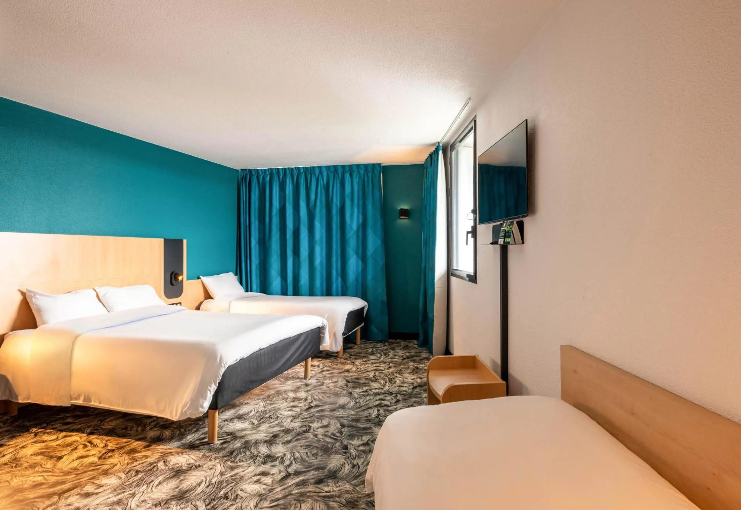 Bedroom, Bed in B&B HOTEL Calais Terminal Cité Europe 3 étoiles