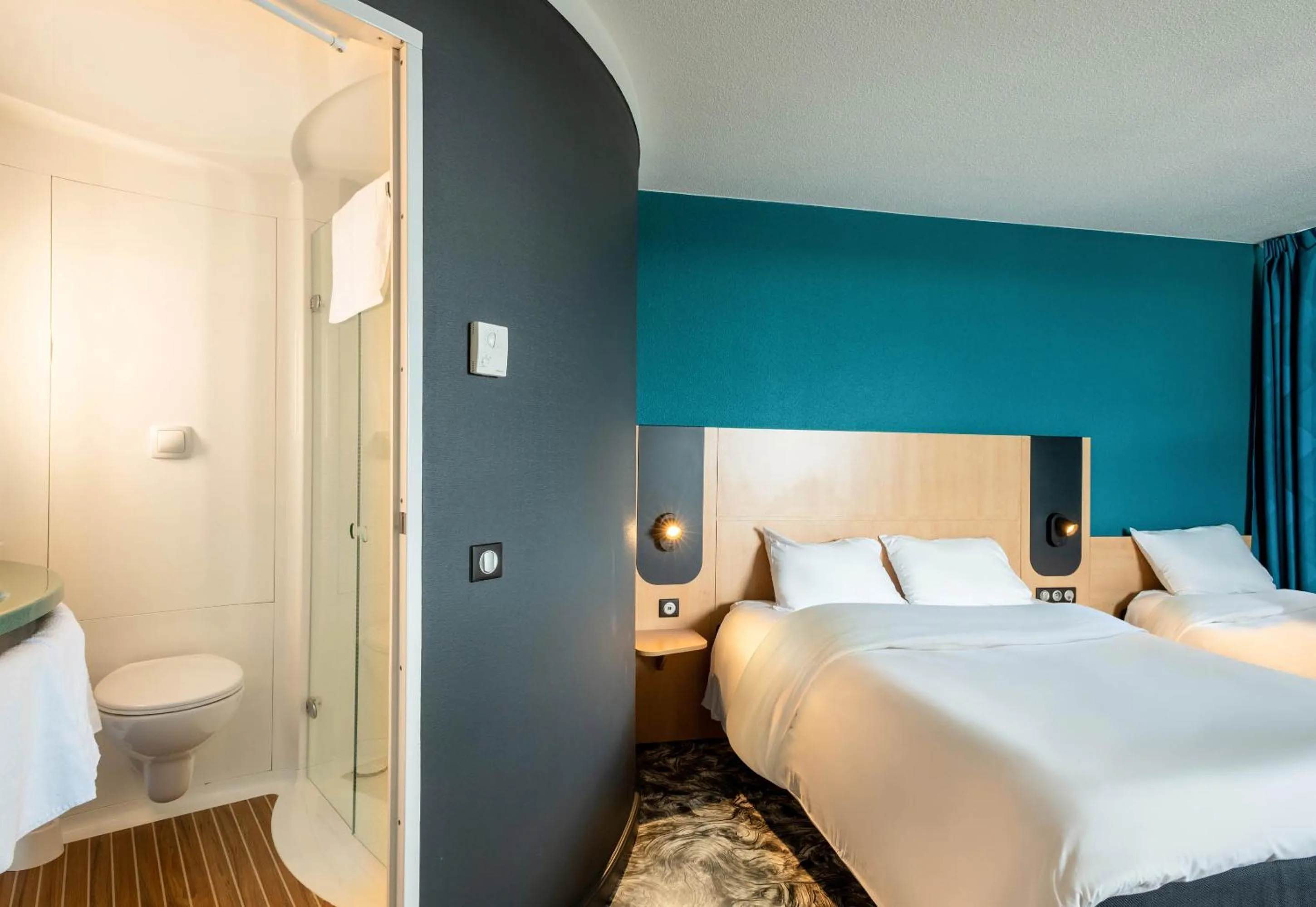 Bedroom, Bed in B&B HOTEL Calais Terminal Cité Europe 3 étoiles