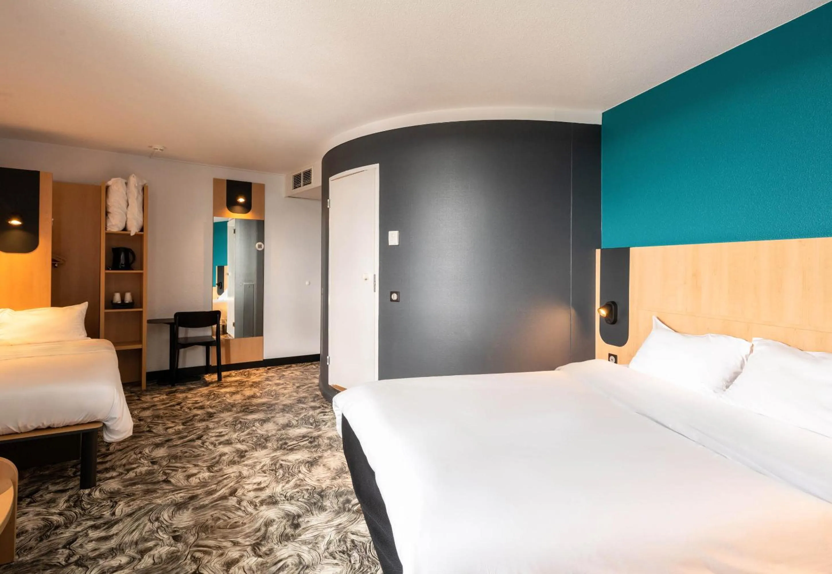 Bedroom, Bed in B&B HOTEL Calais Terminal Cité Europe 3 étoiles