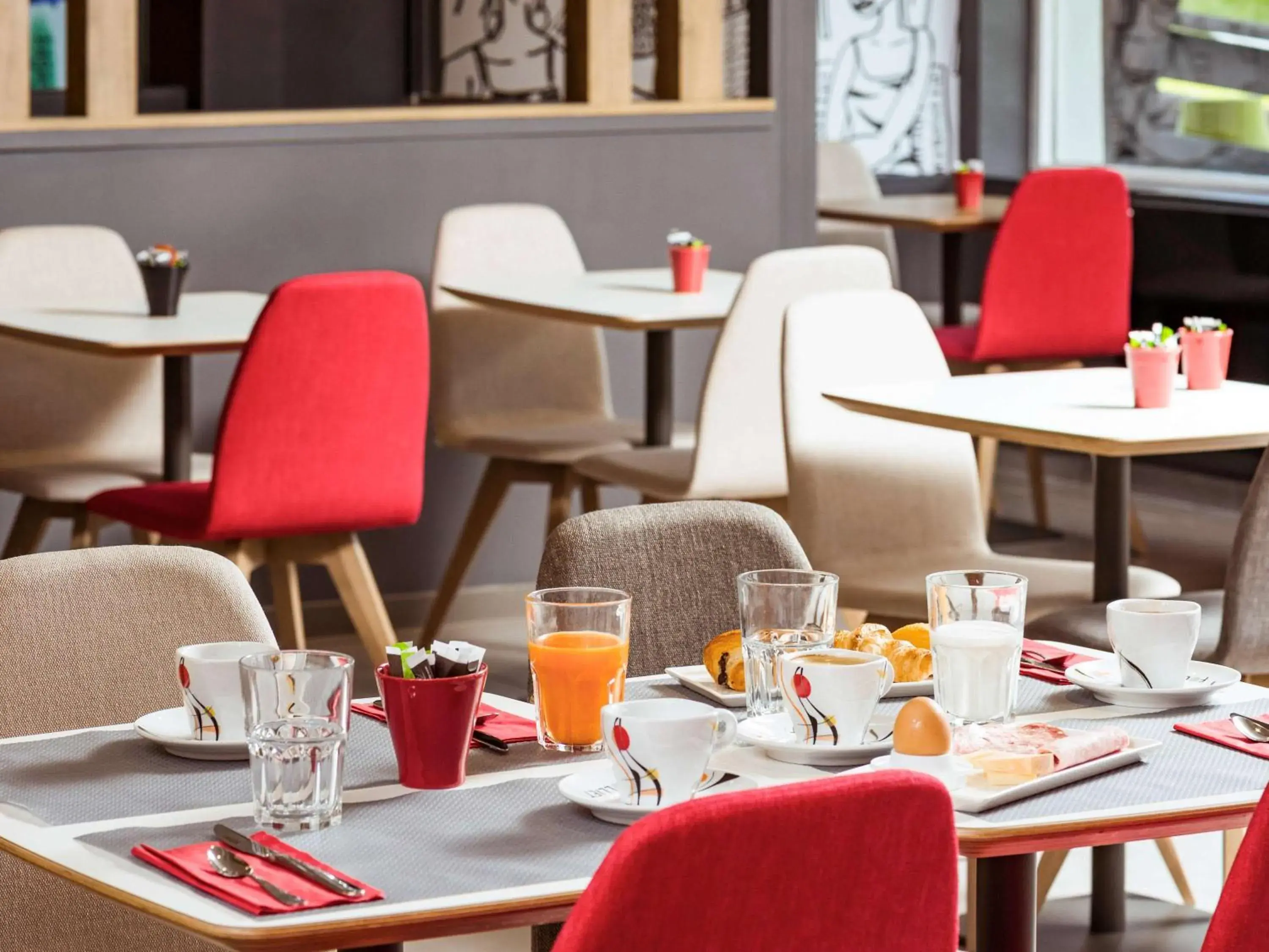 Restaurant/places to eat in ibis Saint Rambert d'Albon Restaurant/places to eat in ibis Saint Rambert d'Albon