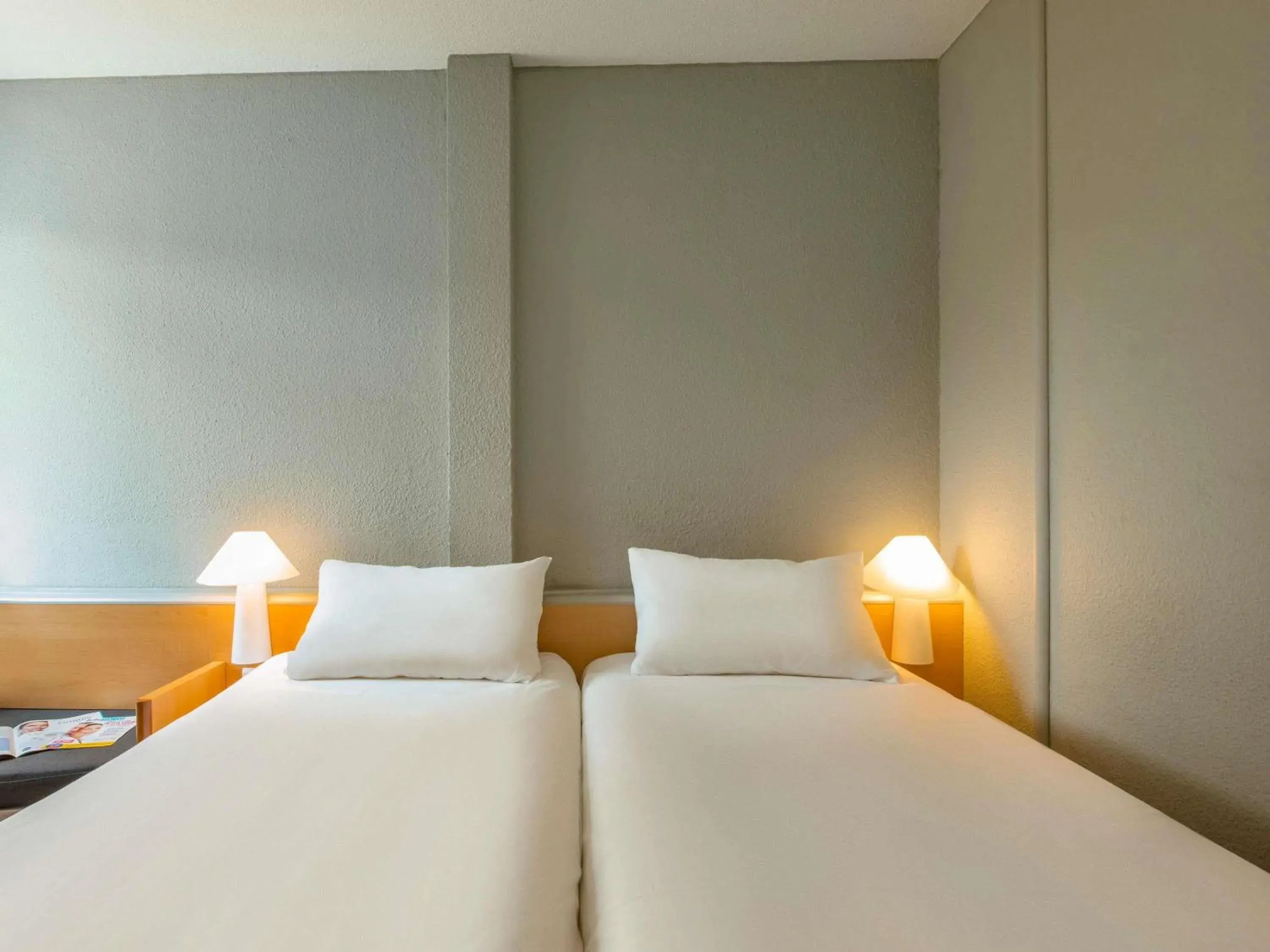 Bedroom, Bed in ibis Saint Rambert d'Albon Bedroom, Bed in ibis Saint Rambert d'Albon