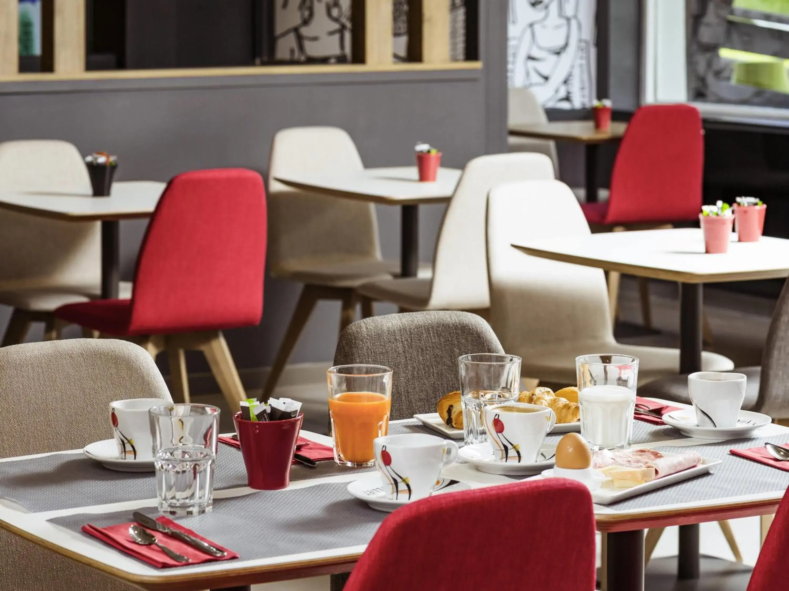 Restaurant/places to eat in ibis Saint Rambert d'Albon Restaurant/places to eat in ibis Saint Rambert d'Albon