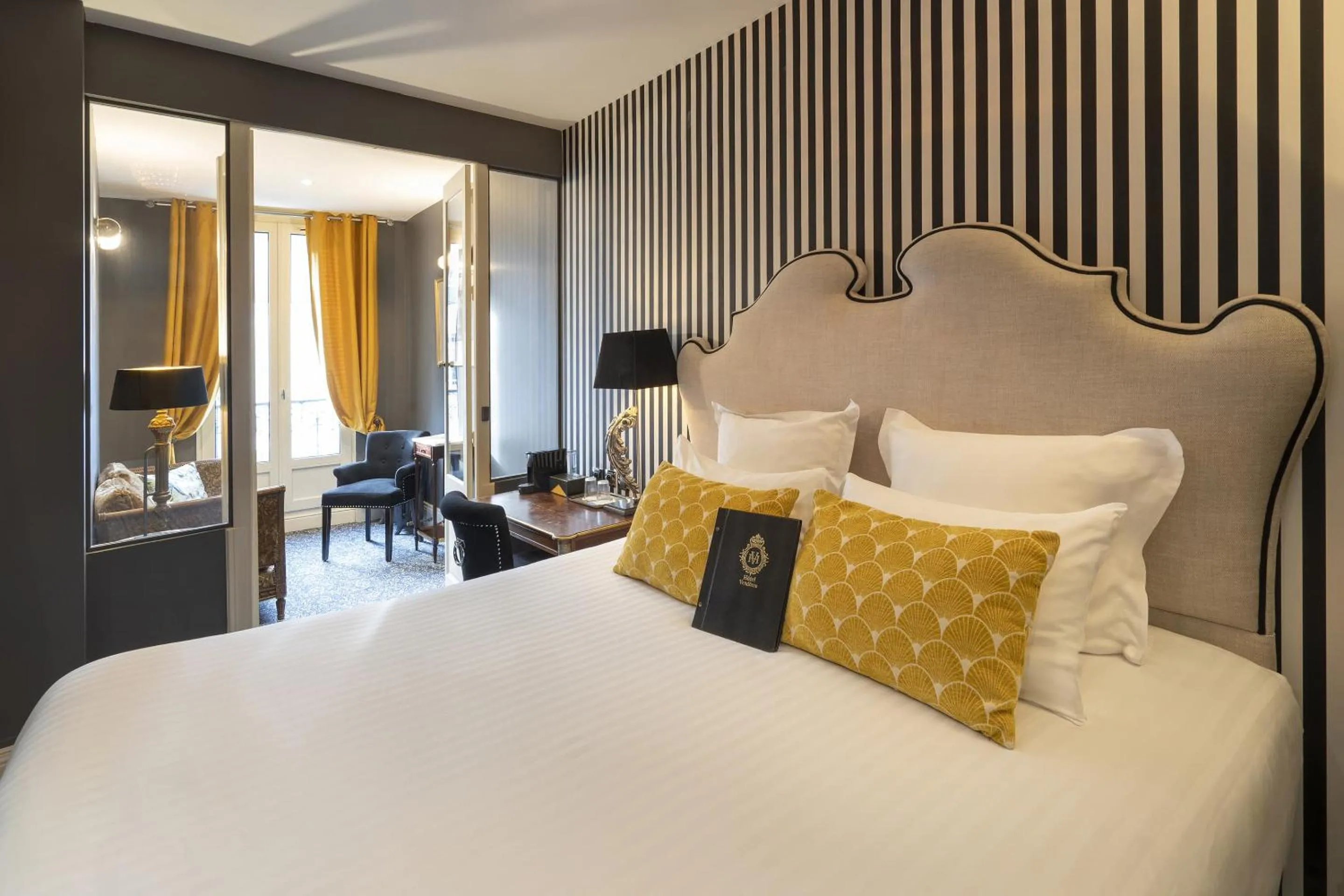 Bedroom, Bed in Hotel Vendome - BW Signature Collection