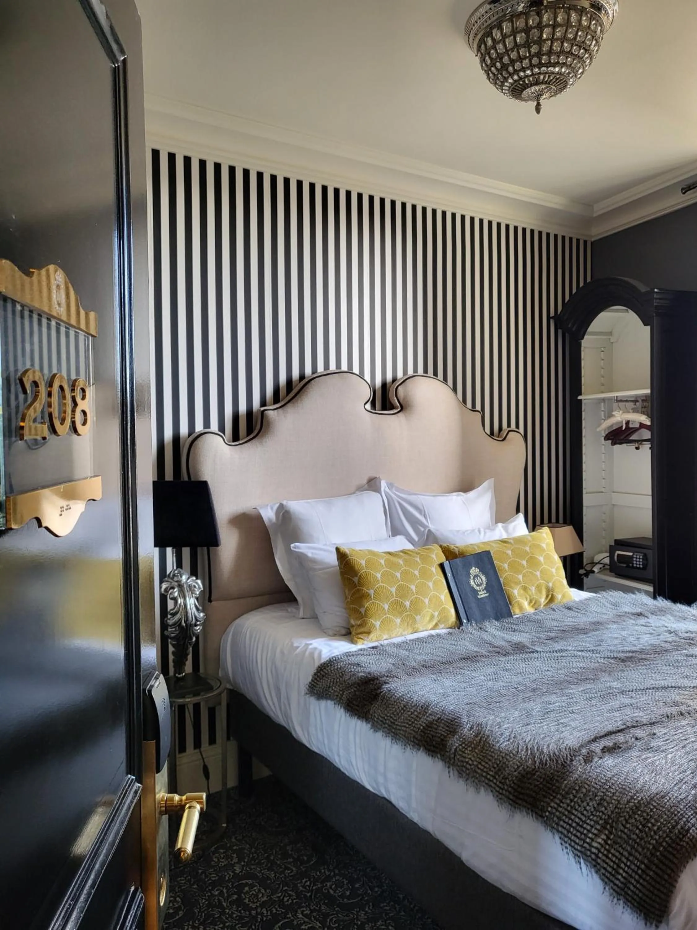 Bed in Hotel Vendome - BW Signature Collection