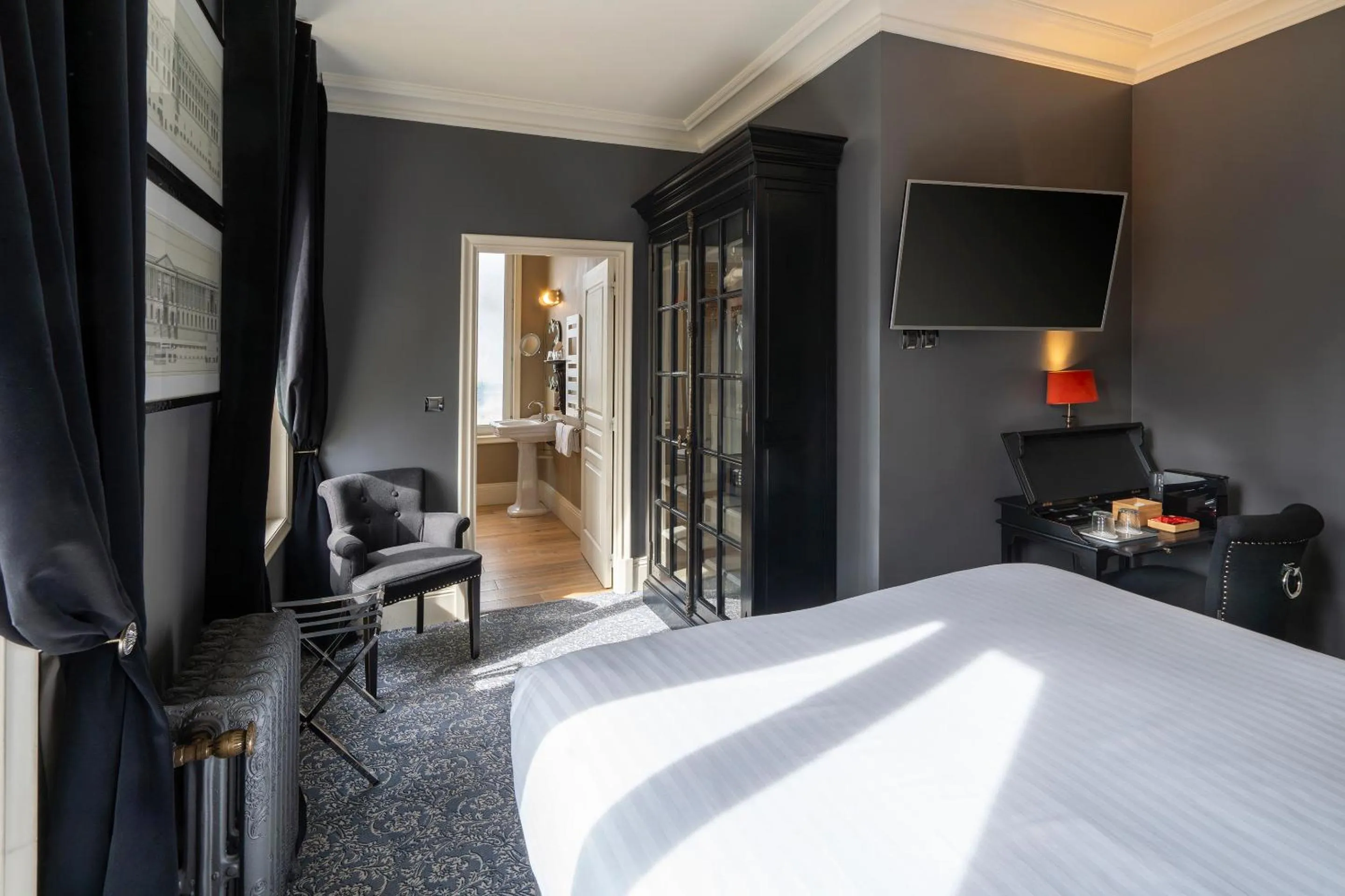 room service, Bed in Hotel Vendome - BW Signature Collection