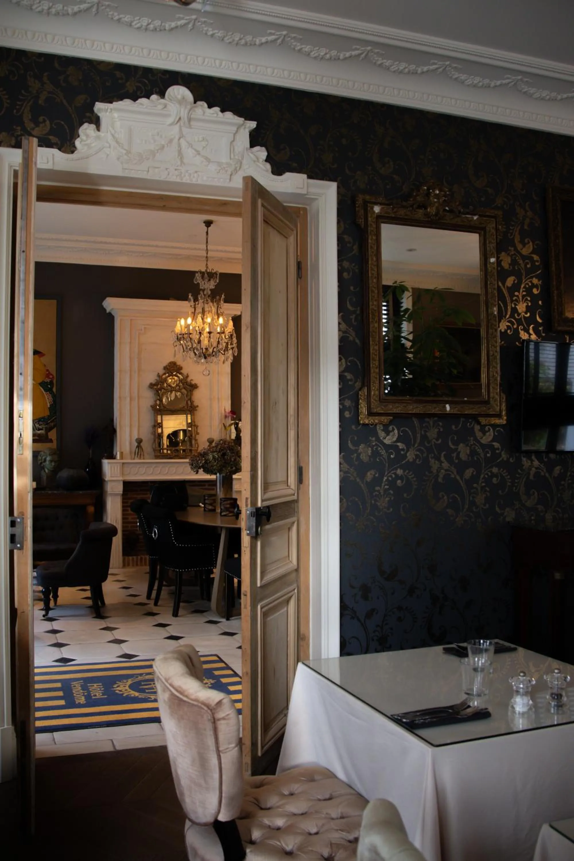 Lounge or bar in Hotel Vendome - BW Signature Collection