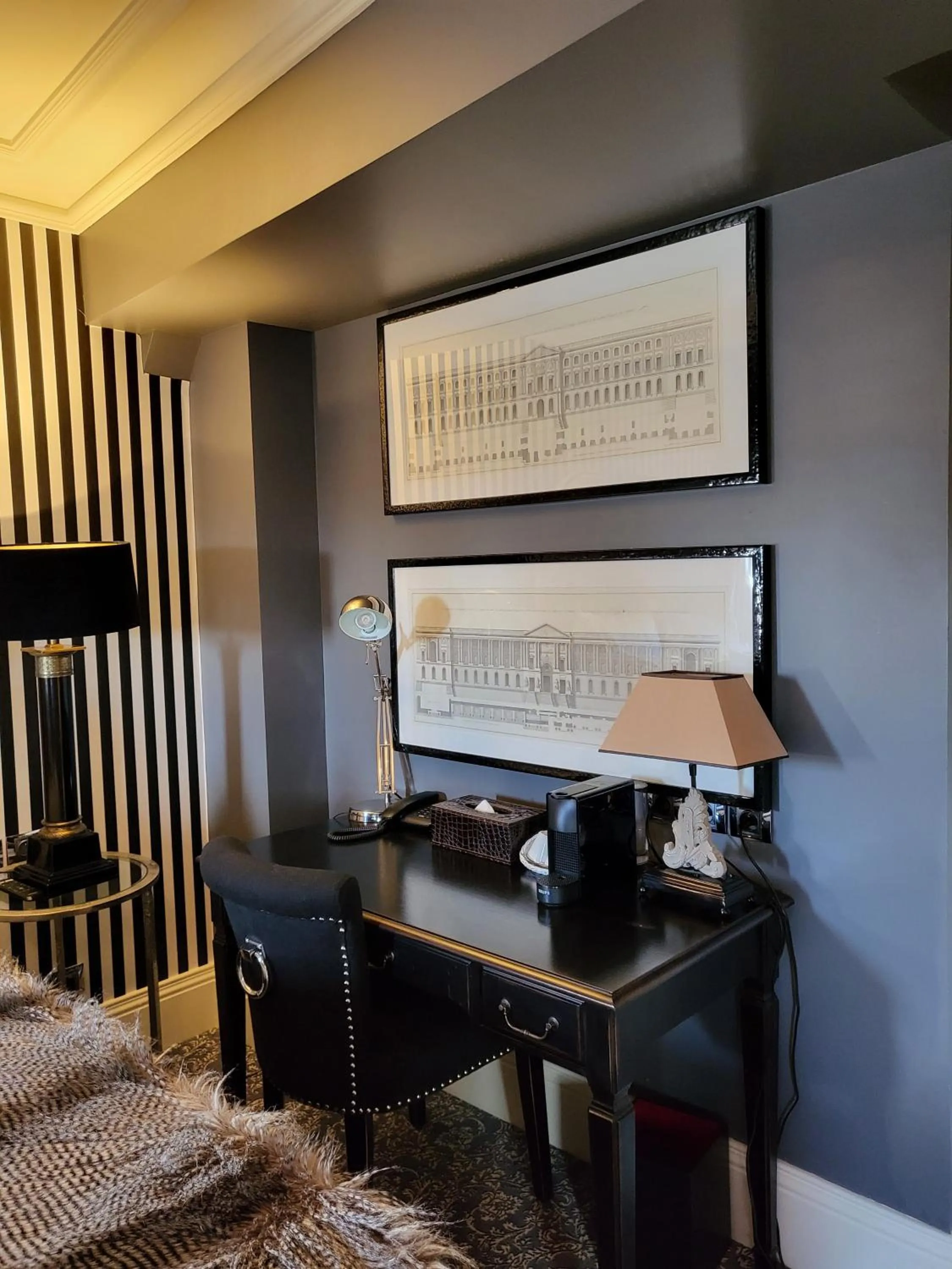 Seating area, Bed in Hotel Vendome - BW Signature Collection