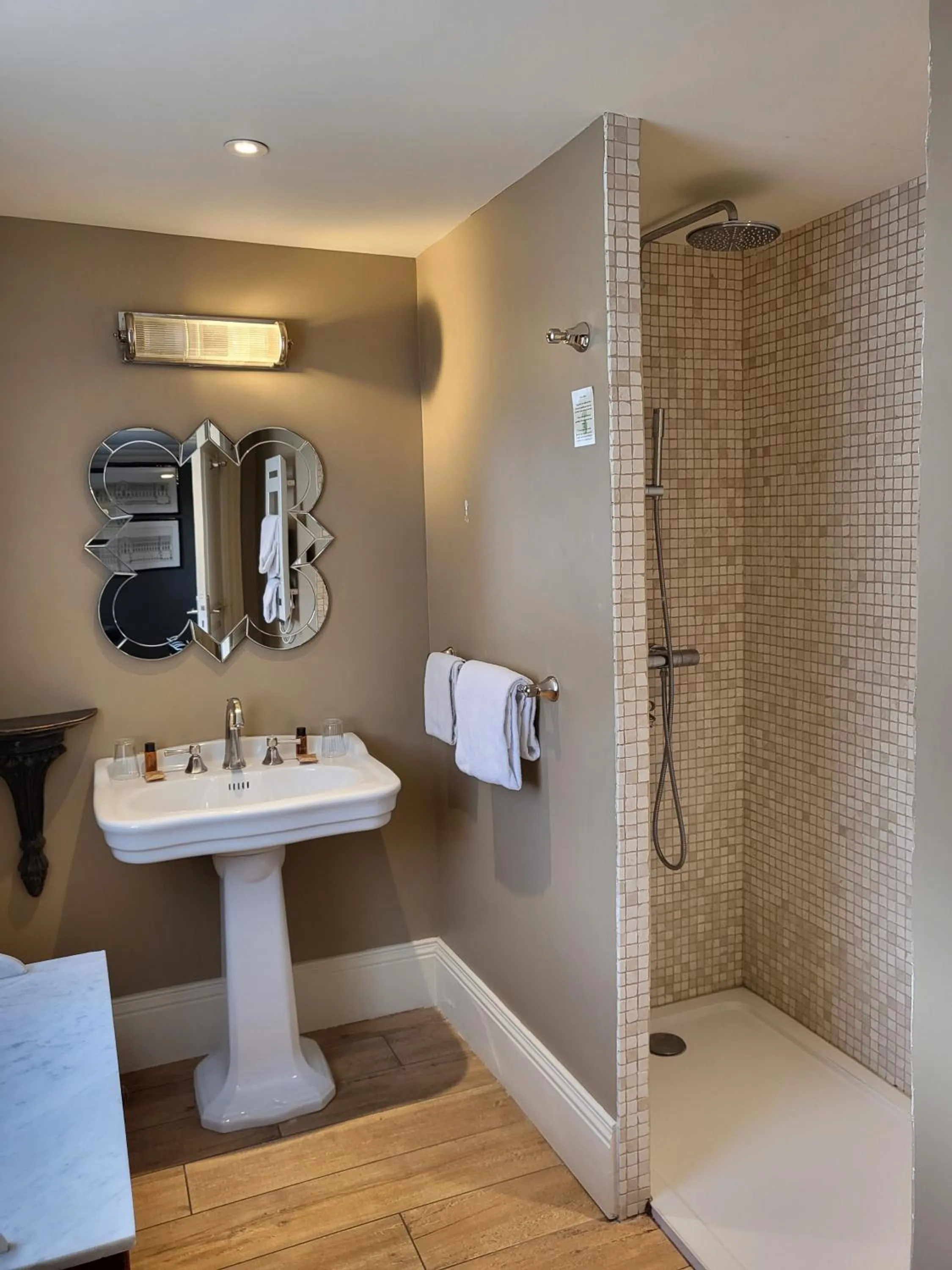 Shower in Hotel Vendome - BW Signature Collection