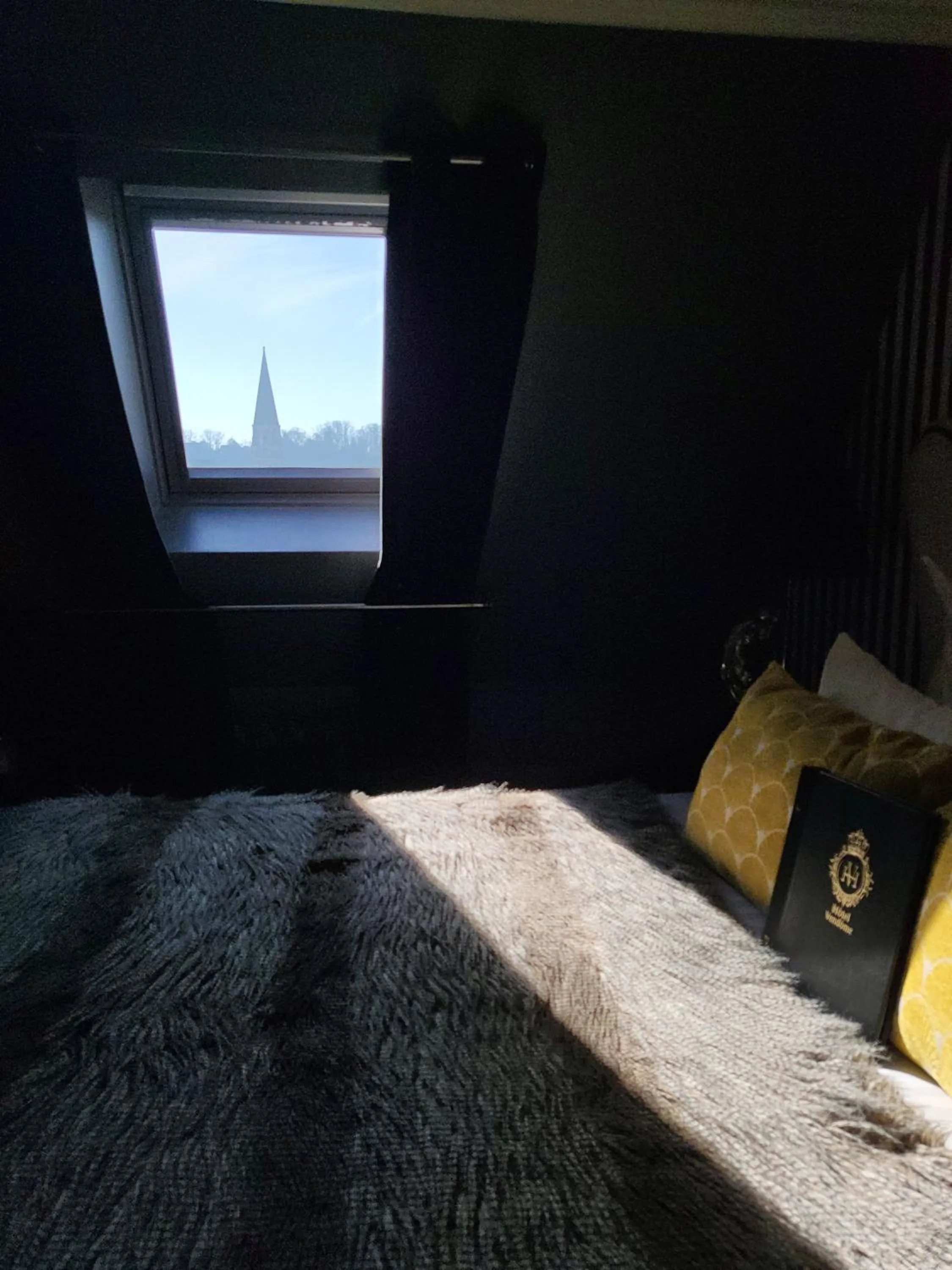 City view, Bed in Hotel Vendome - BW Signature Collection