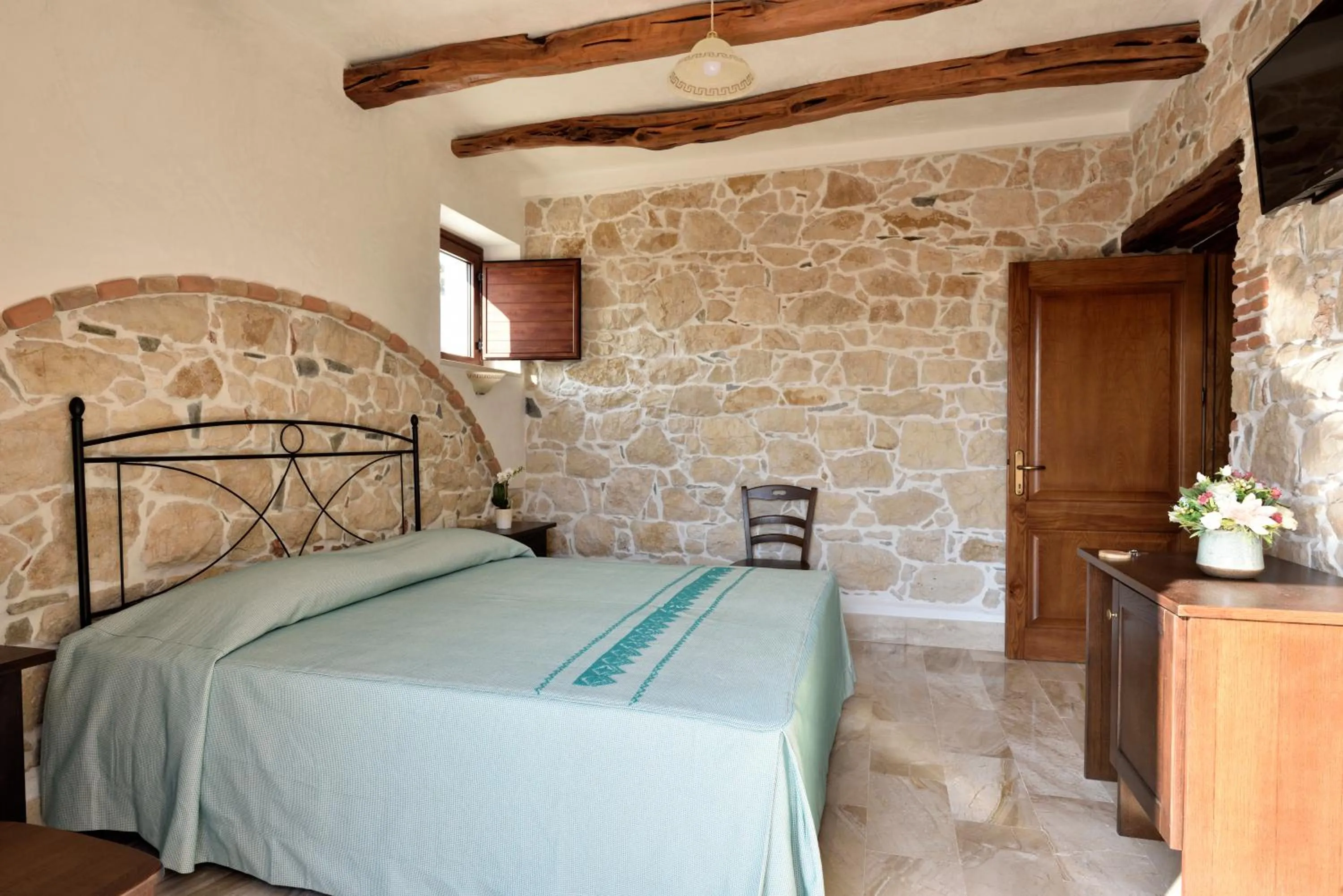 Bedroom, Bed in Hotel Goloritzé