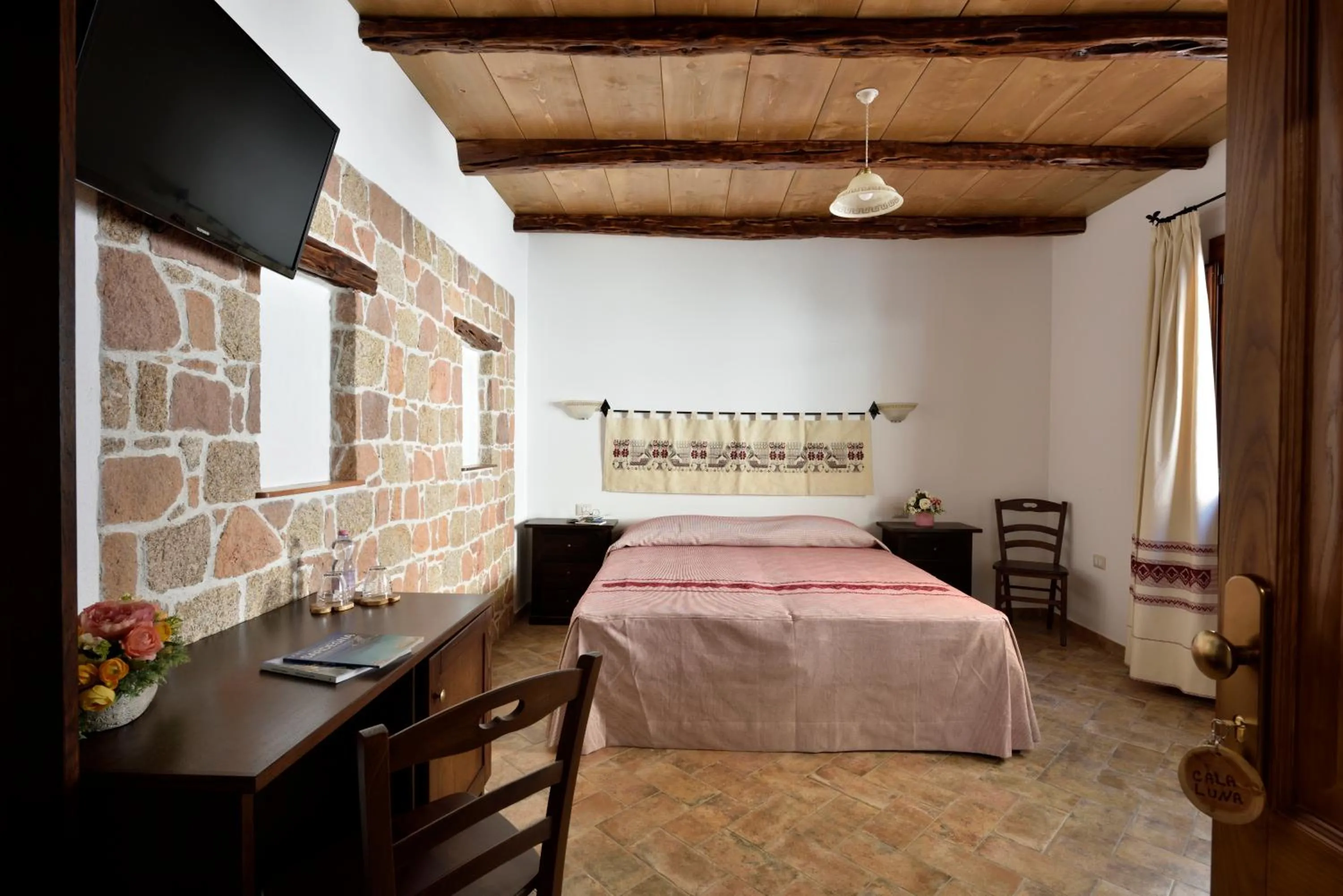 Bedroom, Bed in Hotel Goloritzé