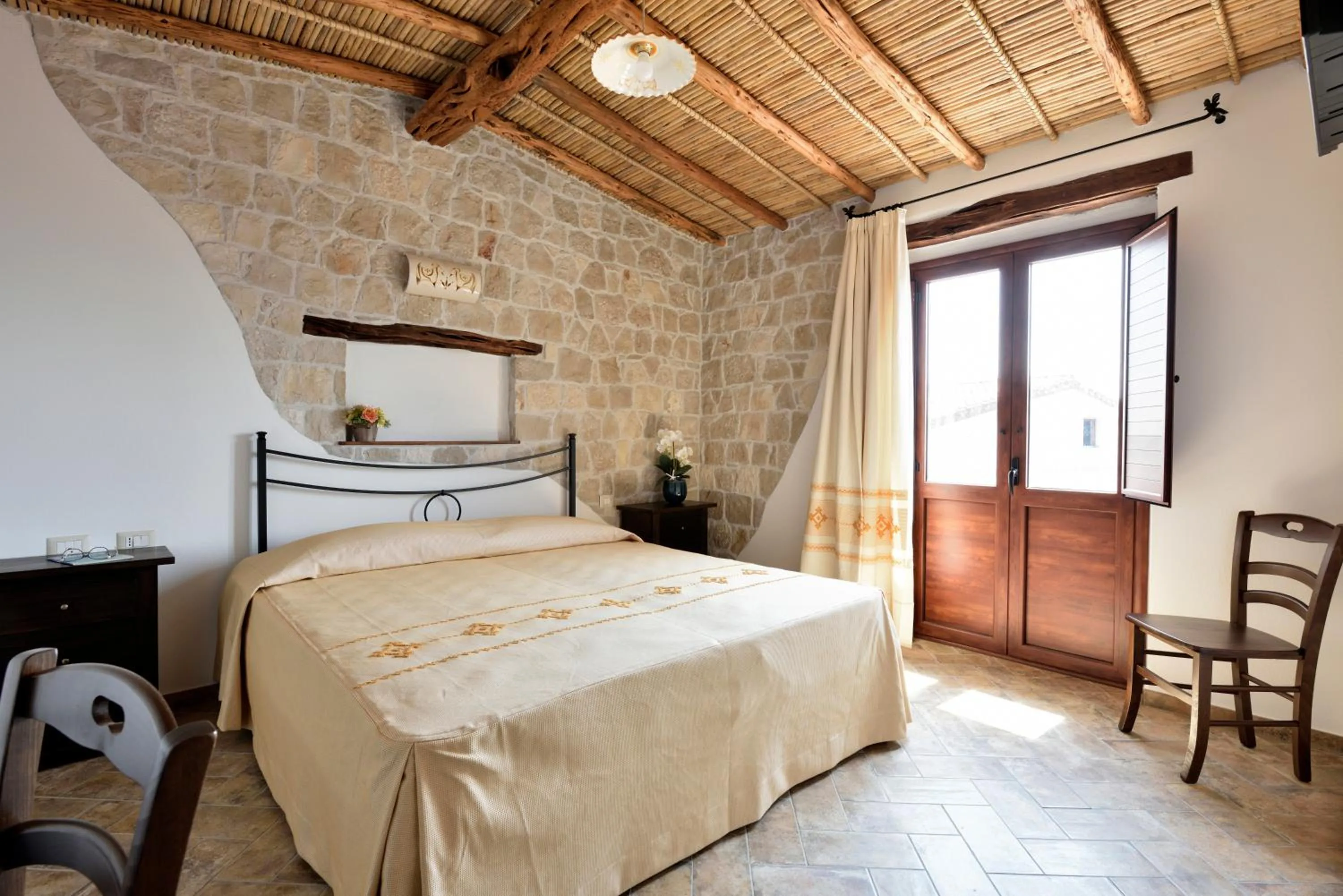 Bedroom, Bed in Hotel Goloritzé