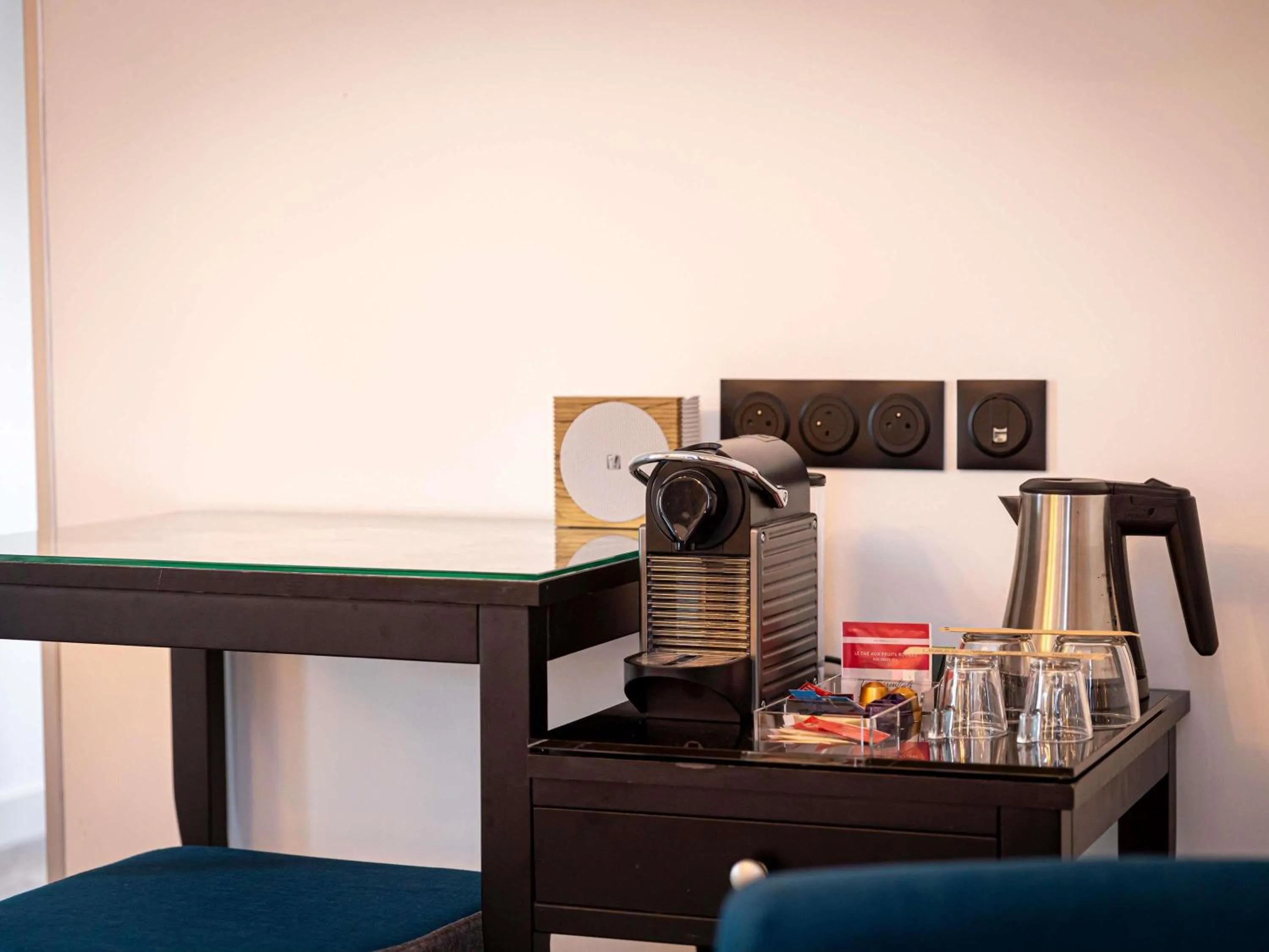 Bedroom in Mercure Paris Saint Cloud Hippodrome