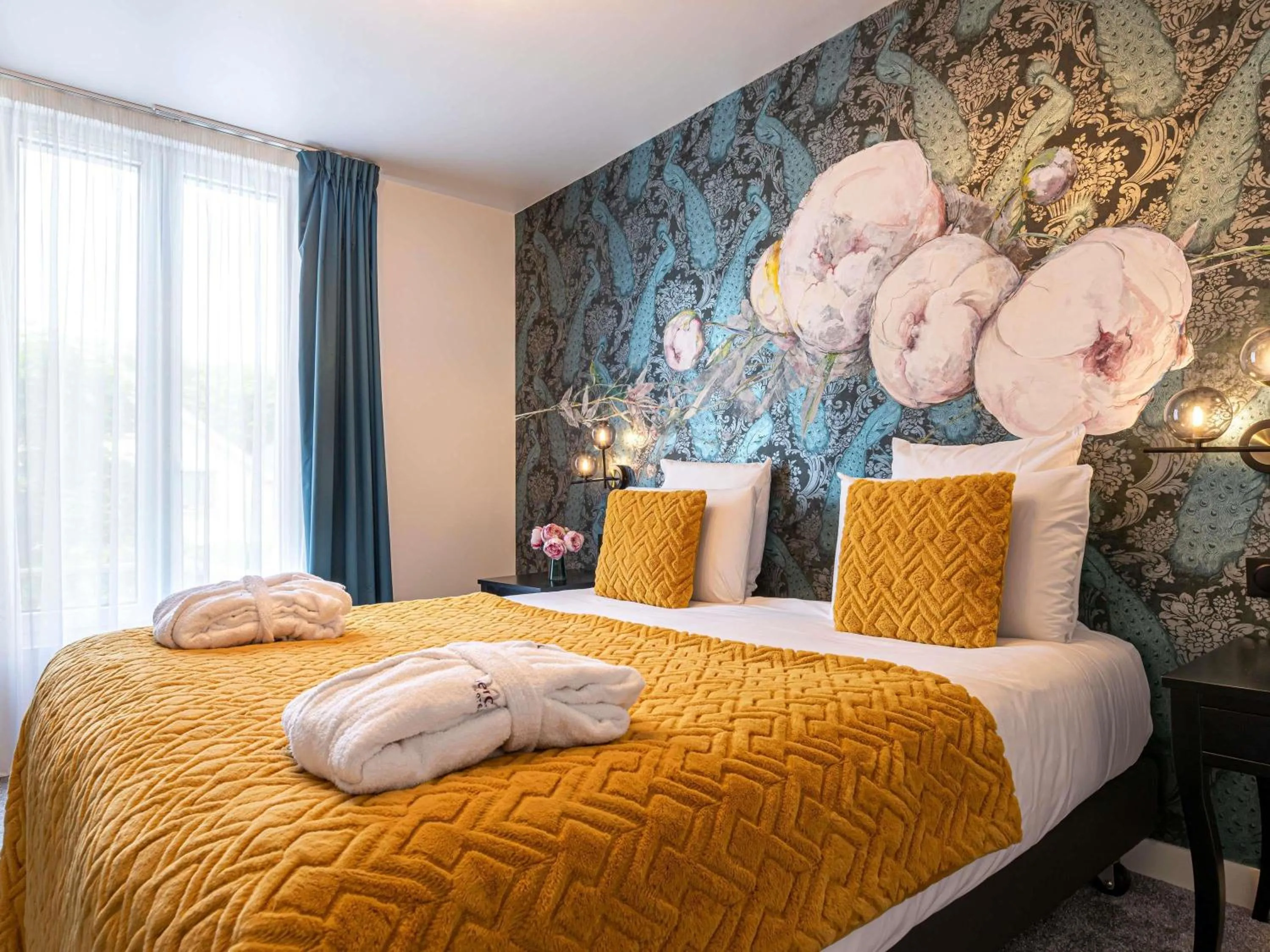 Bedroom, Bed in Mercure Paris Saint Cloud Hippodrome