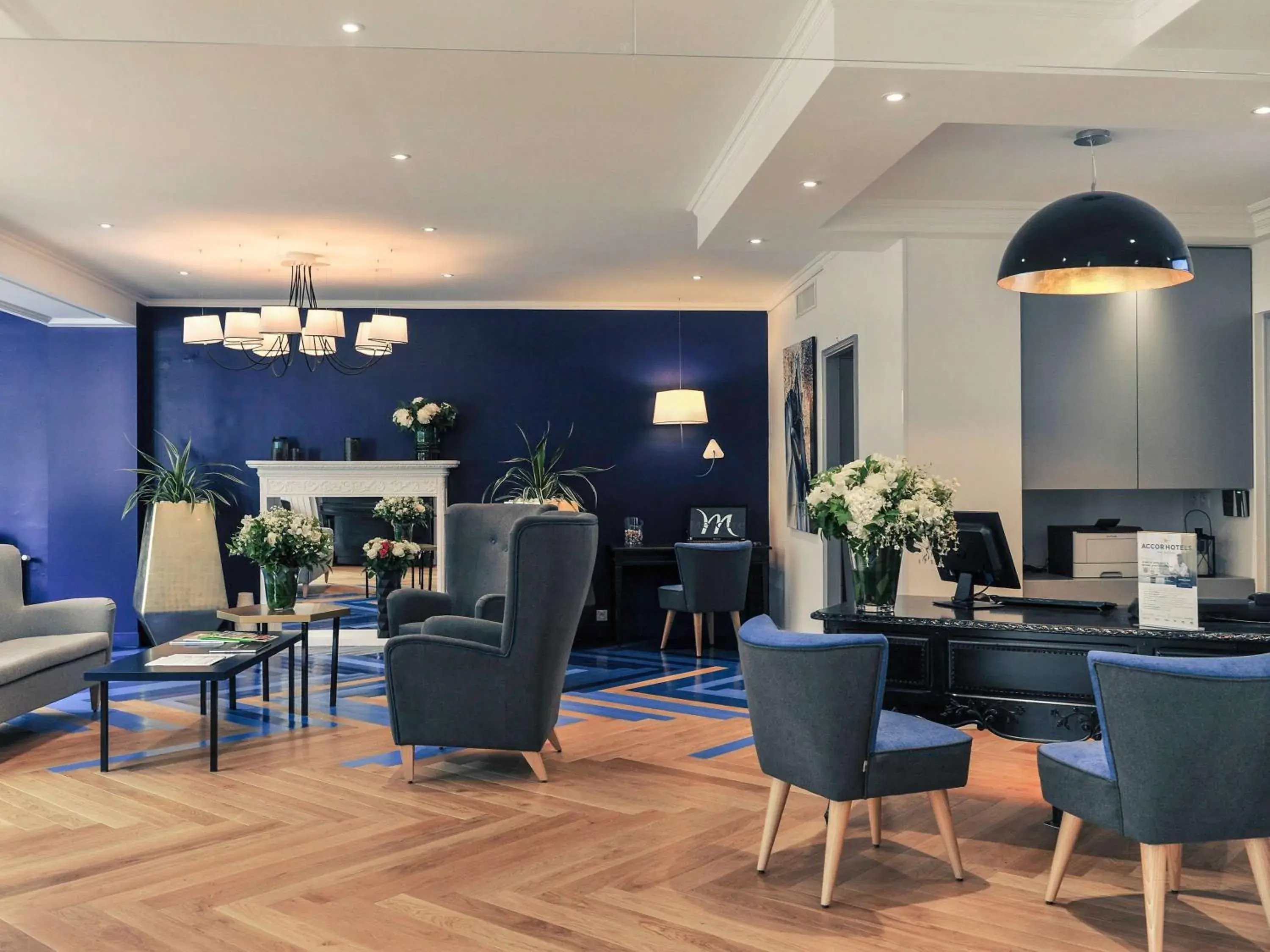 Property building in Mercure Paris Saint Cloud Hippodrome Property building in Mercure Paris Saint Cloud Hippodrome